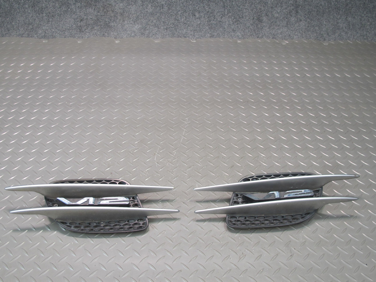 03-08 Mercedes R230 SL600 V12 Set of 2 Front Fender Grille Vent Trim Molding OEM