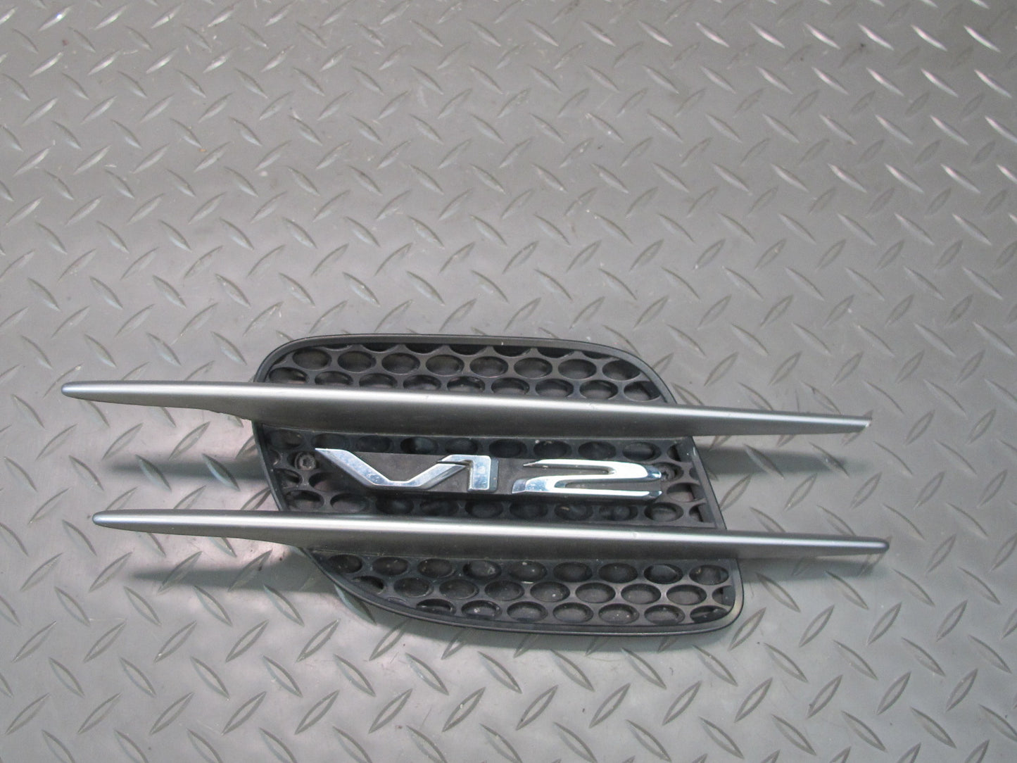 03-08 Mercedes R230 SL600 V12 Set of 2 Front Fender Grille Vent Trim Molding OEM