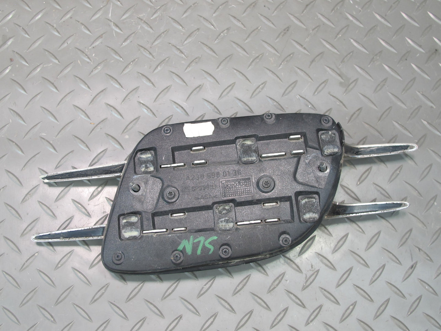 03-08 Mercedes R230 SL600 V12 Set of 2 Front Fender Grille Vent Trim Molding OEM