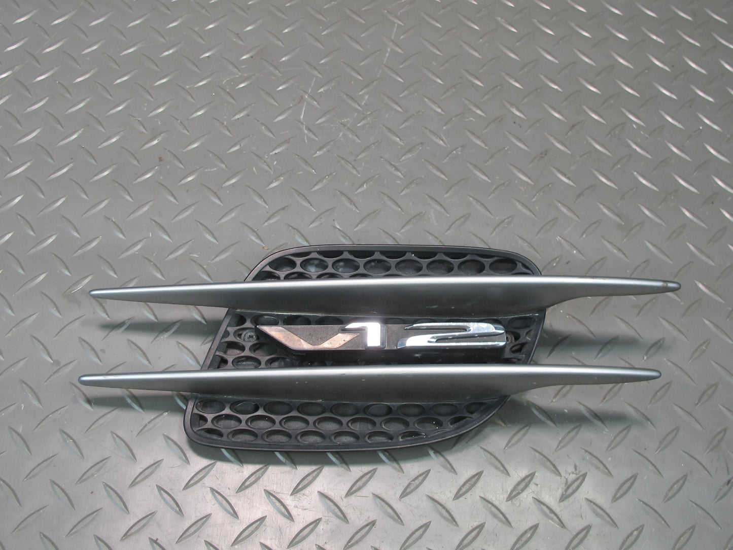 03-08 Mercedes R230 SL600 V12 Set of 2 Front Fender Grille Vent Trim Molding OEM