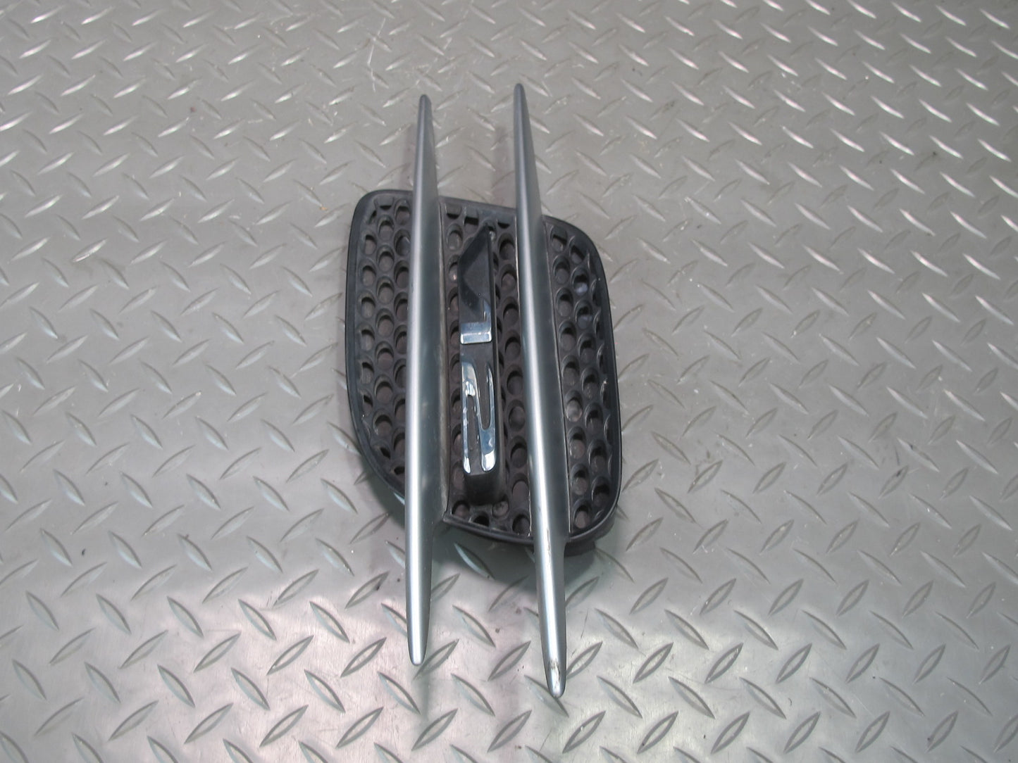 03-08 Mercedes R230 SL600 V12 Set of 2 Front Fender Grille Vent Trim Molding OEM