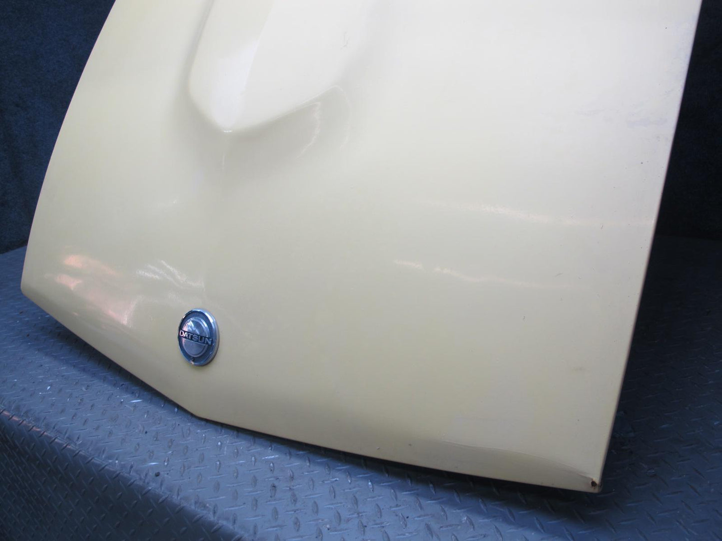 77-78 Datsun S30 280Z Front Hood Bonnet Shell Cover Panel Yellow OEM