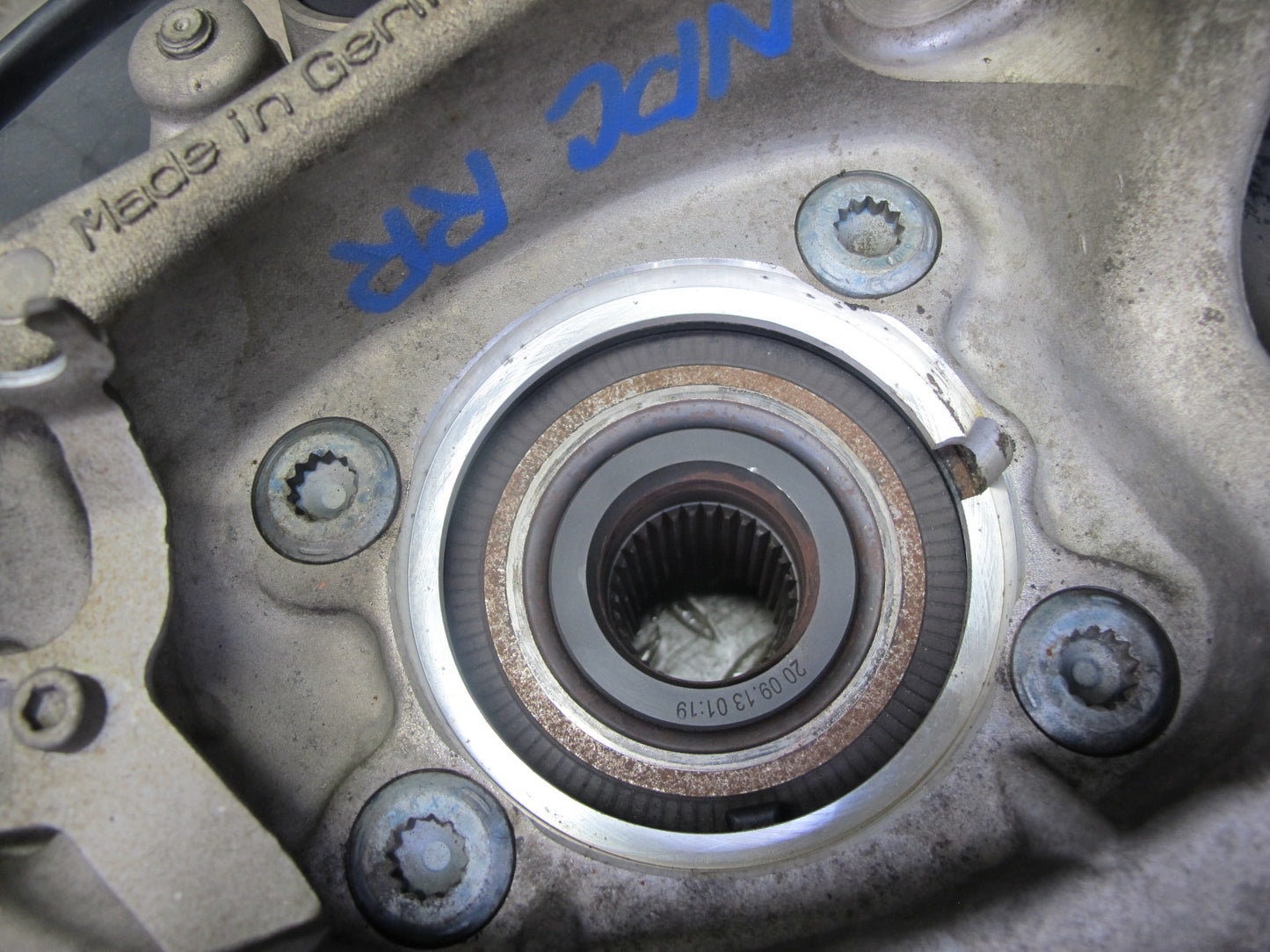 2013-2018 Porsche Cayenne 958 AWD Rear Right Spindle Knuckle Wheel Hub Bearing