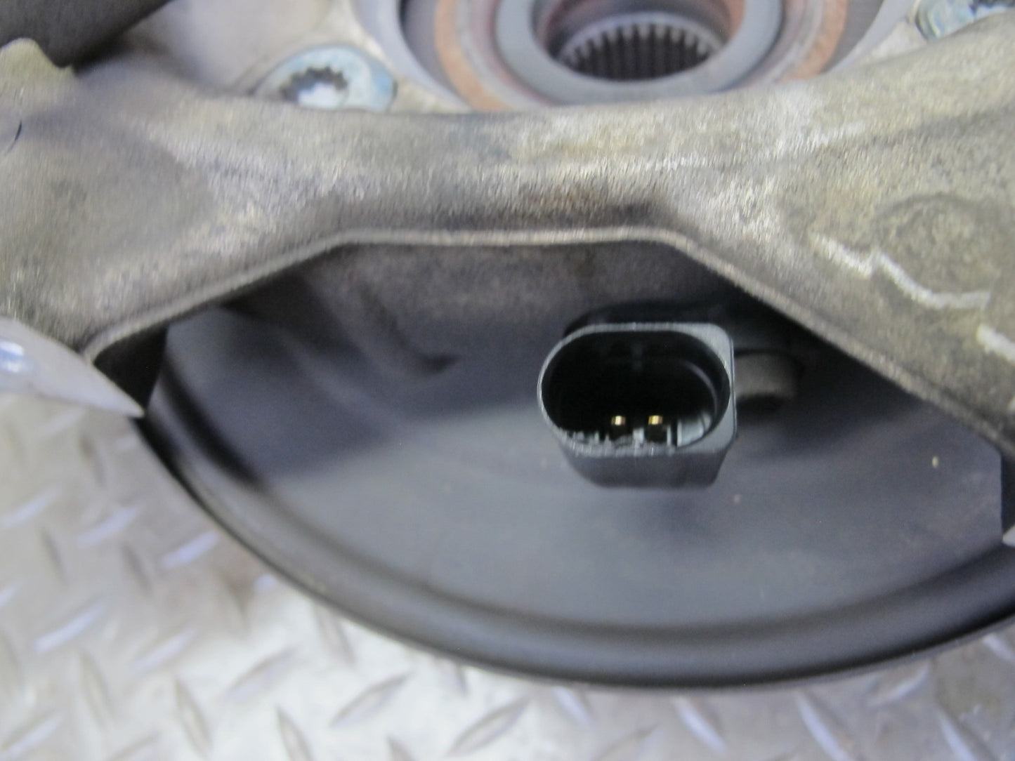 2013-2018 Porsche Cayenne 958 AWD Rear Right Spindle Knuckle Wheel Hub Bearing