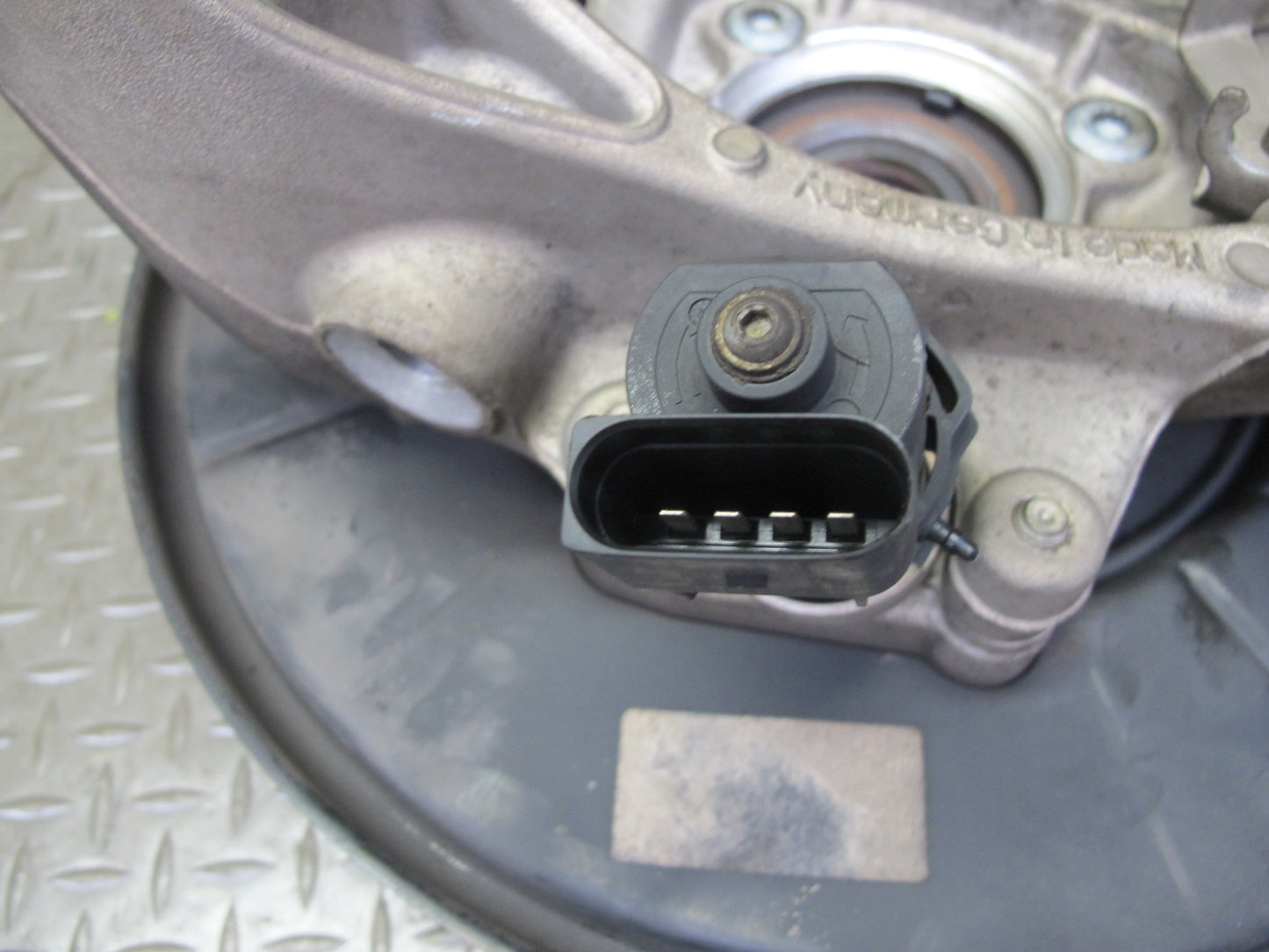 2013-2018 Porsche Cayenne 958 AWD Rear Right Spindle Knuckle Wheel Hub Bearing