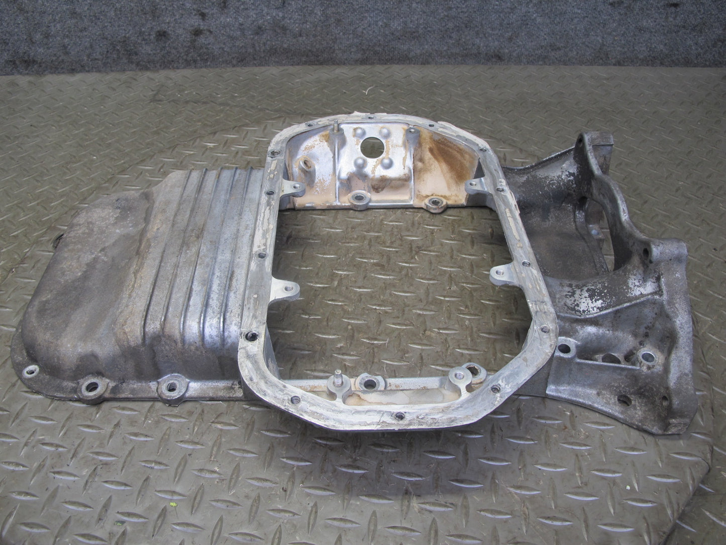 98-00 Lexus UZZ30L SC400 1UZFE 4.0L Engine Upper Oil Pan OEM