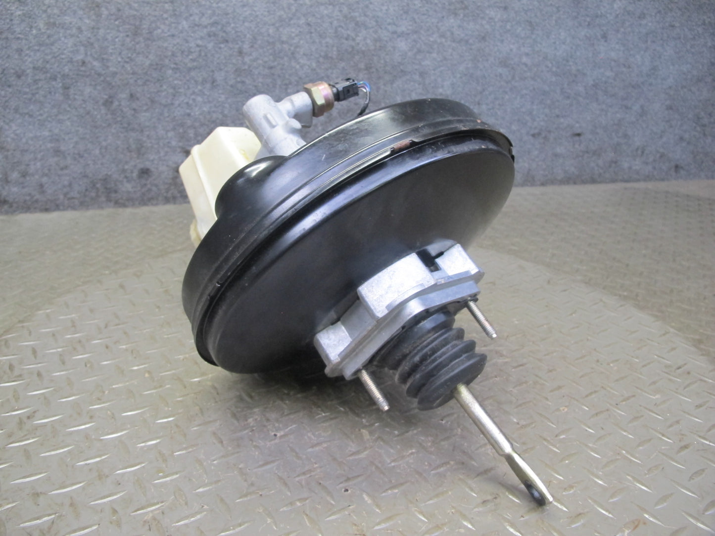 01-06 BMW E46 330ci Brake Master Cylinder Booster Fluid Reservoir OEM