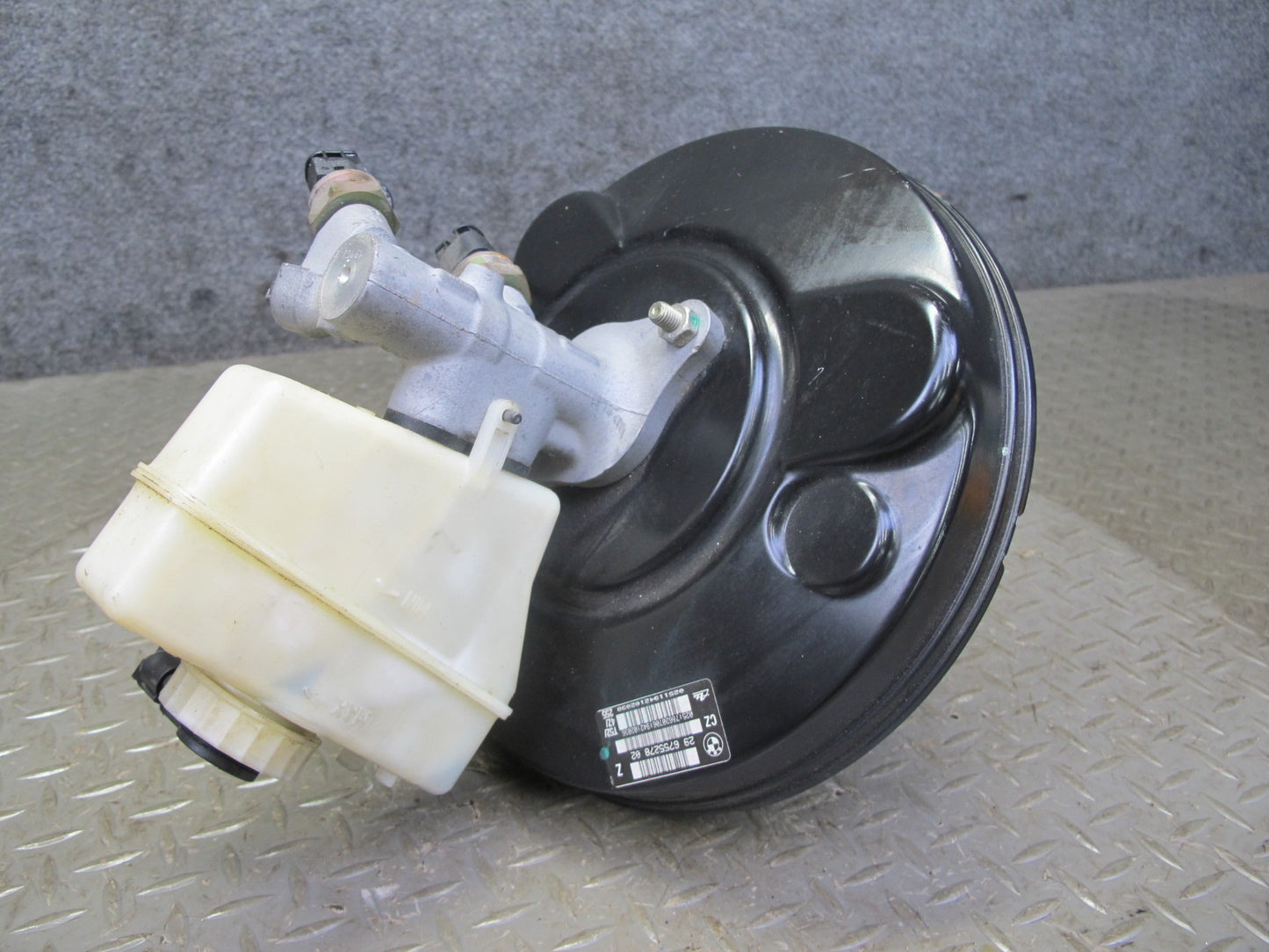 01-06 BMW E46 330ci Brake Master Cylinder Booster Fluid Reservoir OEM