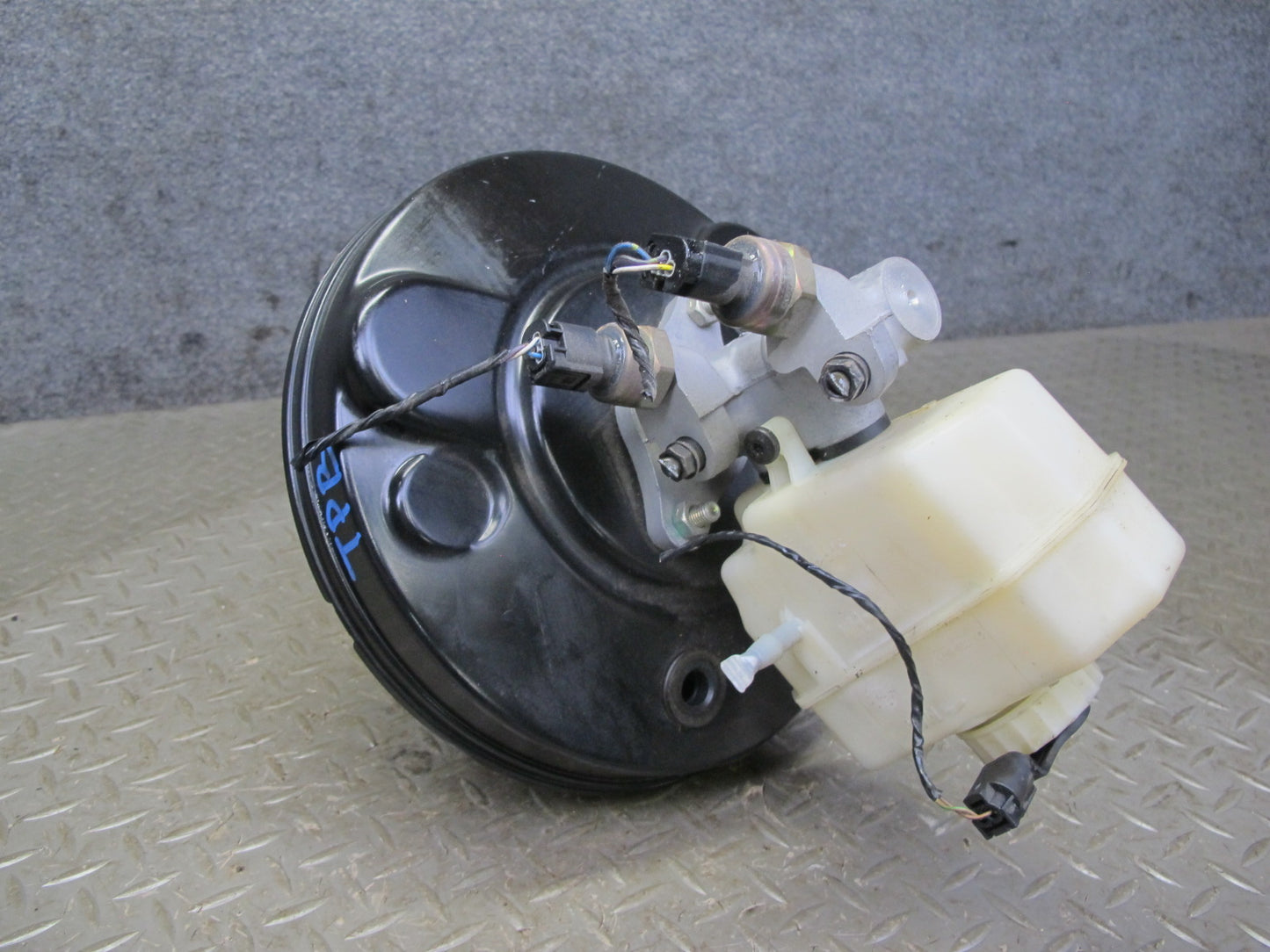 01-06 BMW E46 330ci Brake Master Cylinder Booster Fluid Reservoir OEM