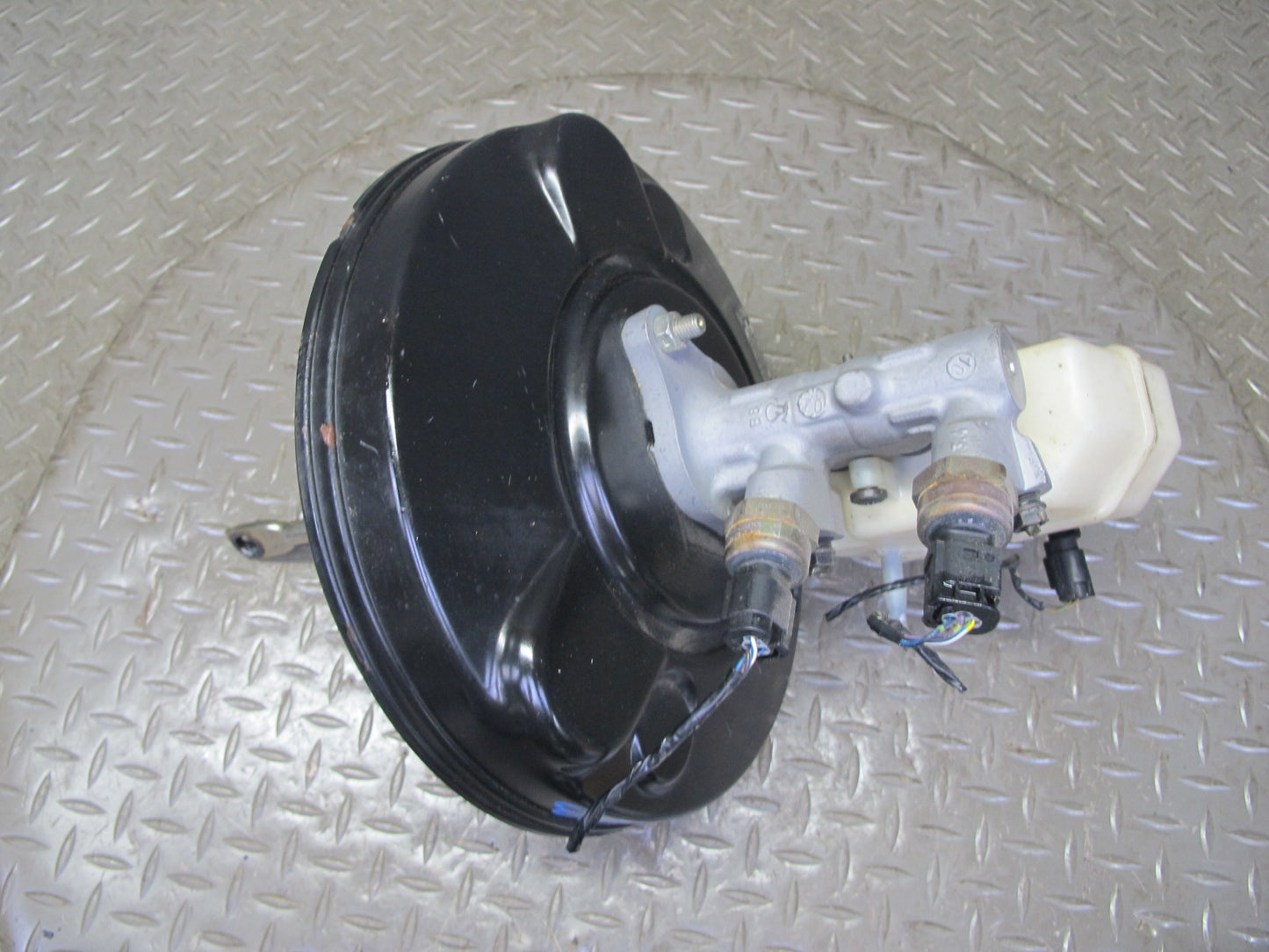 01-06 BMW E46 330ci Brake Master Cylinder Booster Fluid Reservoir OEM