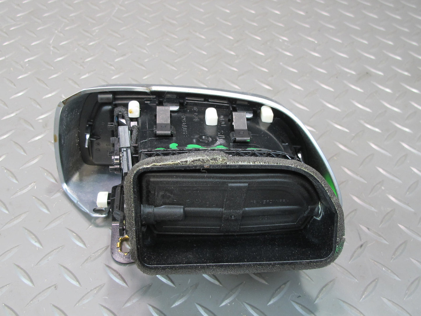 2011-2018 Porsche Cayenne 958 Front Left Side Dash A/C Heater Air Vent Grille