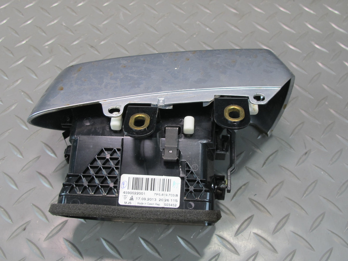 2011-2018 Porsche Cayenne 958 Front Left Side Dash A/C Heater Air Vent Grille