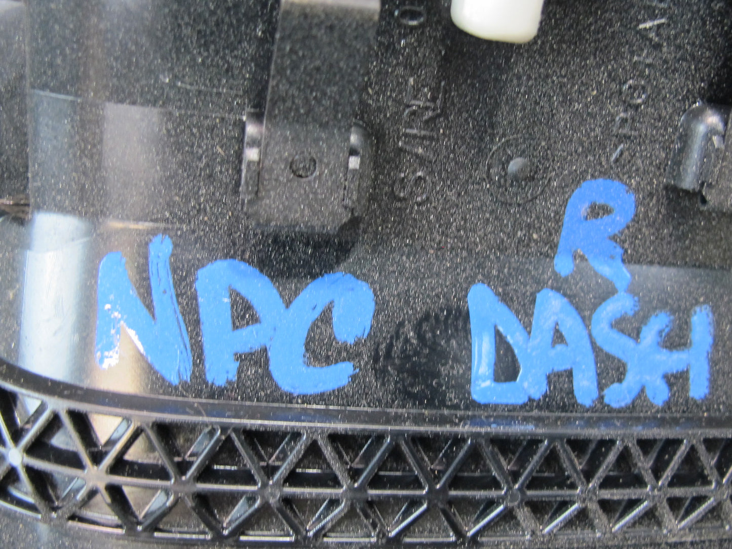 2011-2018 Porsche Cayenne 958 Front Right Side Dash A/C Heater Air Vent Grille