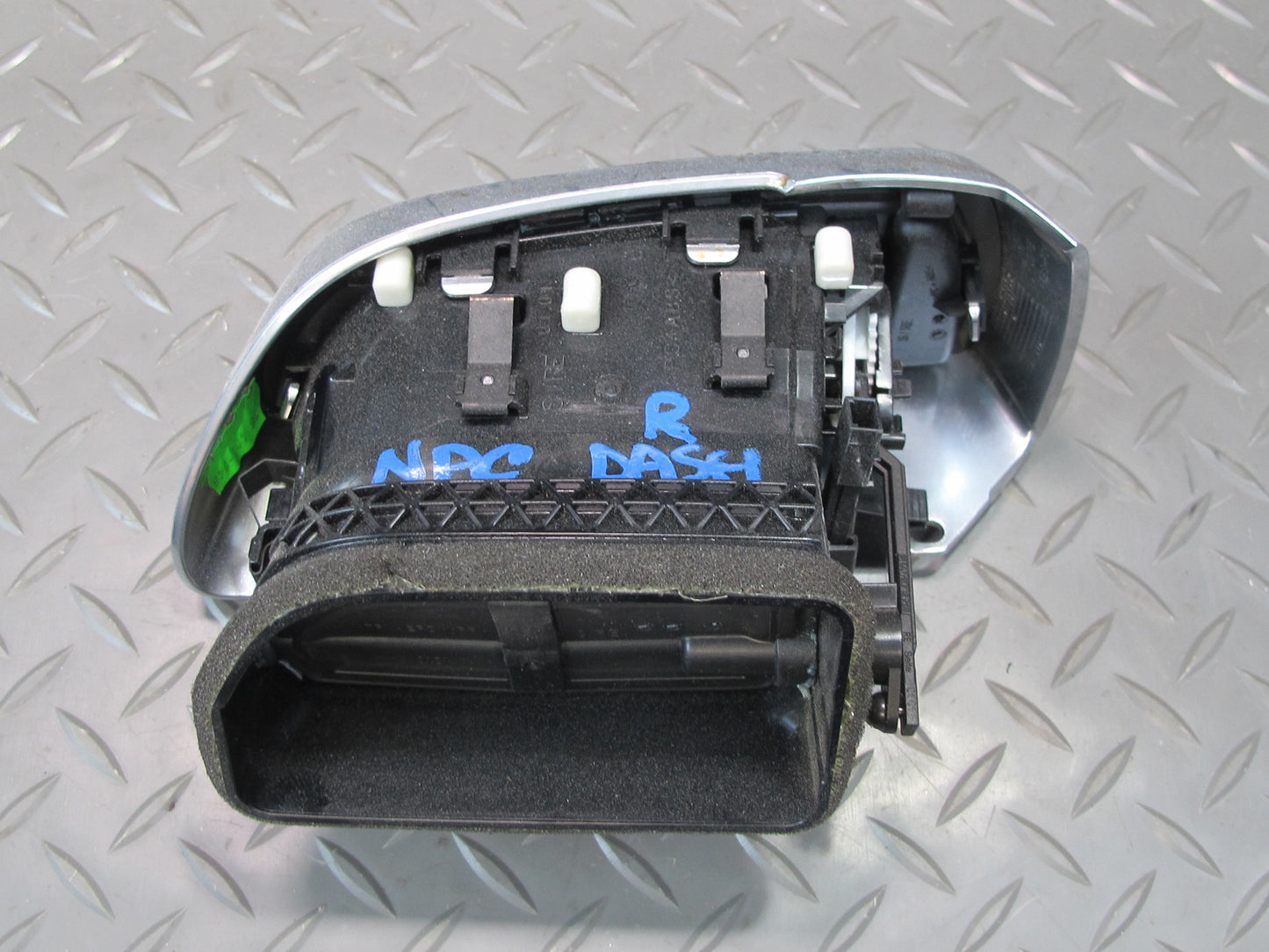 2011-2018 Porsche Cayenne 958 Front Right Side Dash A/C Heater Air Vent Grille