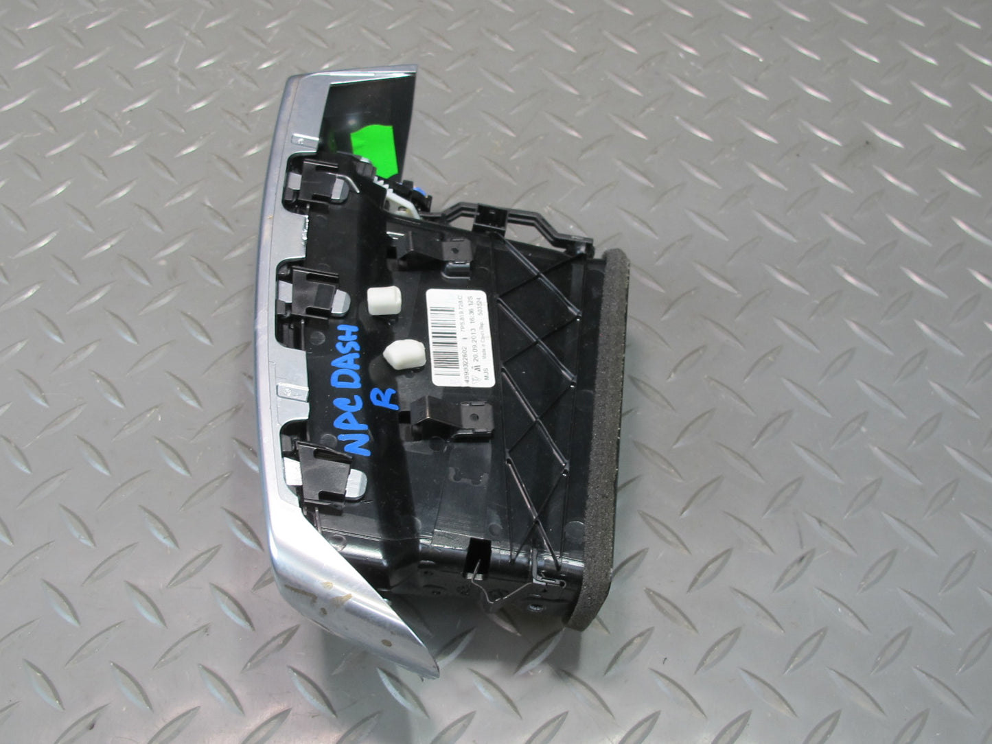 2011-2018 Porsche Cayenne 958 Front Right Side Dash A/C Heater Air Vent Grille