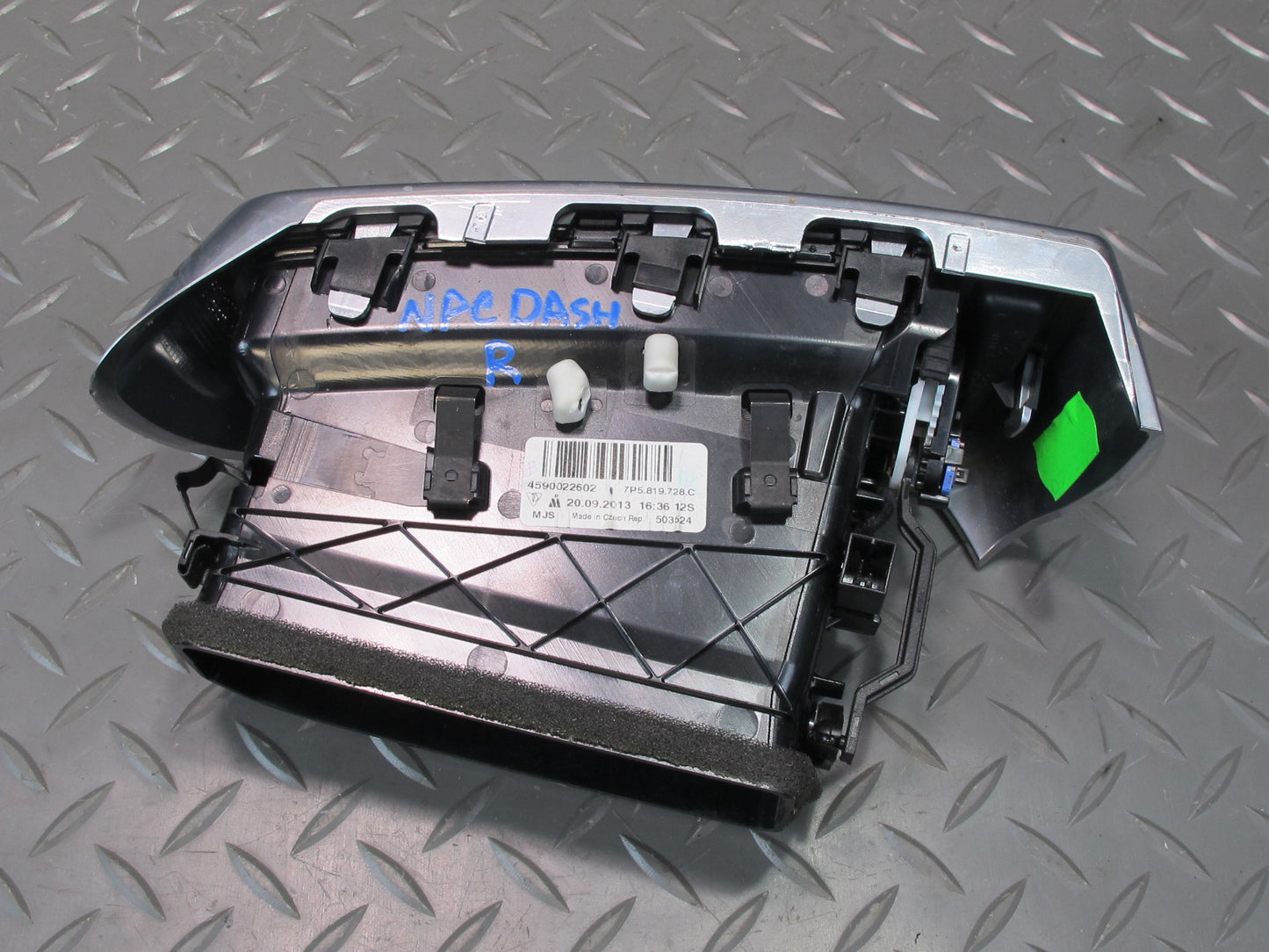 2011-2018 Porsche Cayenne 958 Front Right Side Dash A/C Heater Air Vent Grille