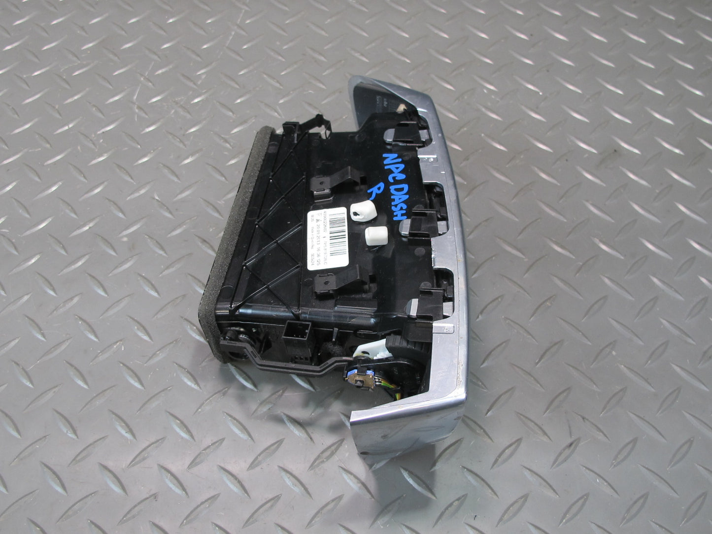 2011-2018 Porsche Cayenne 958 Front Right Side Dash A/C Heater Air Vent Grille