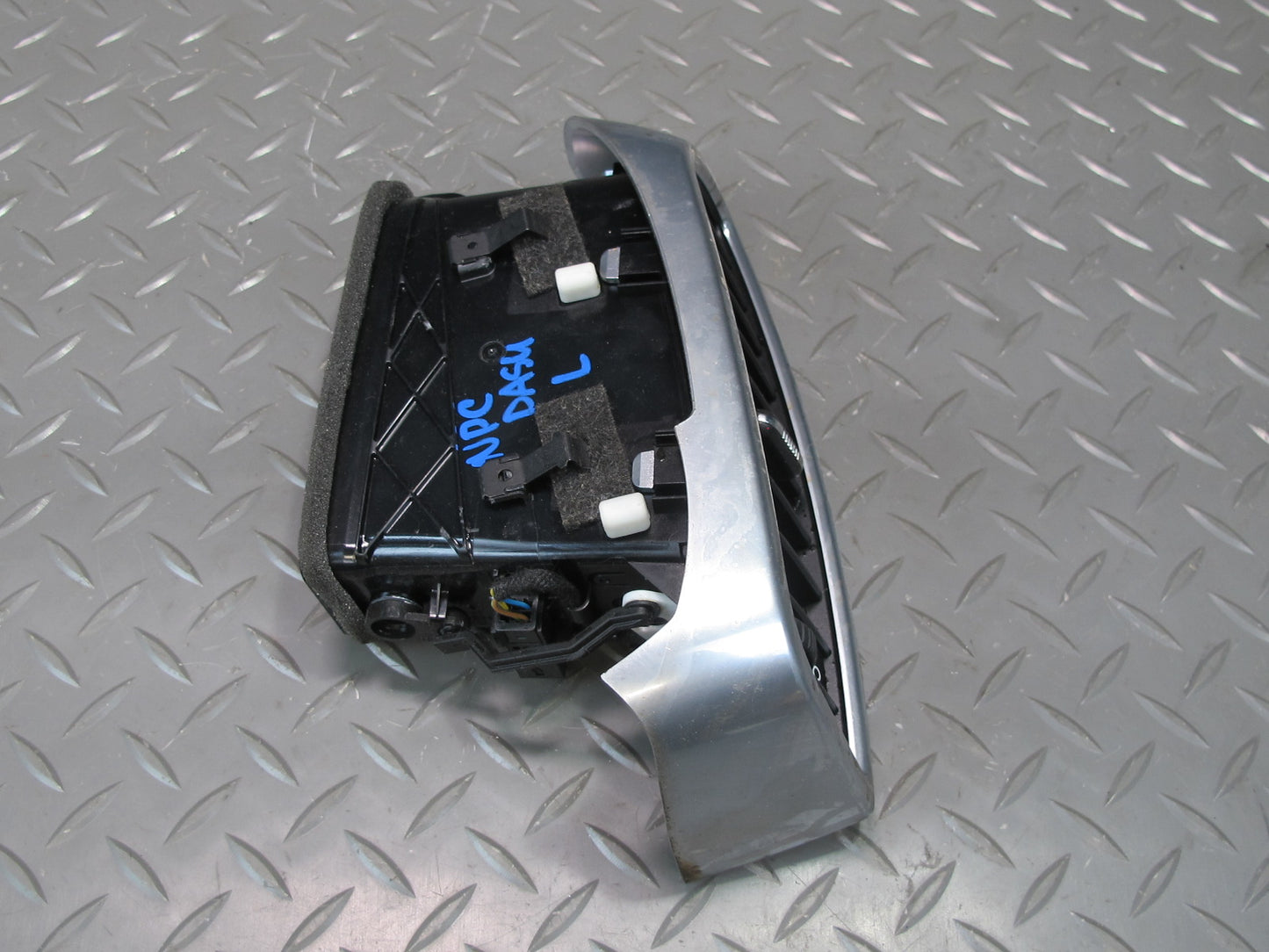 2011-2018 Porsche Cayenne 958 Front Left Side Dash A/C Heater Air Vent Grille