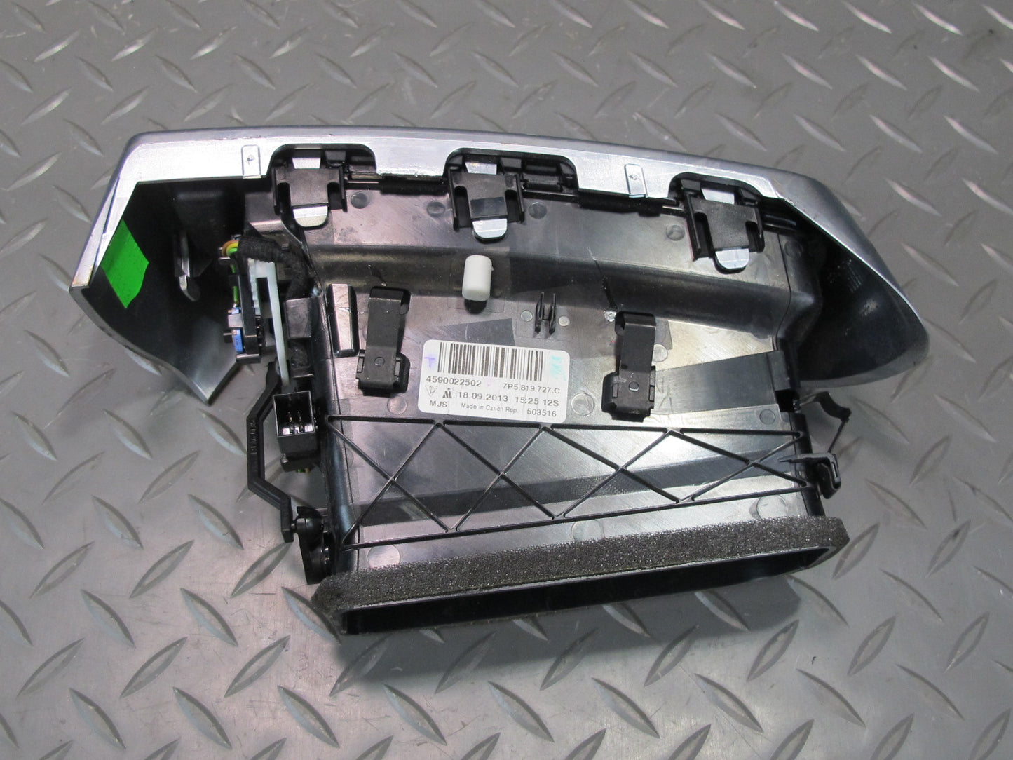 2011-2018 Porsche Cayenne 958 Front Left Side Dash A/C Heater Air Vent Grille