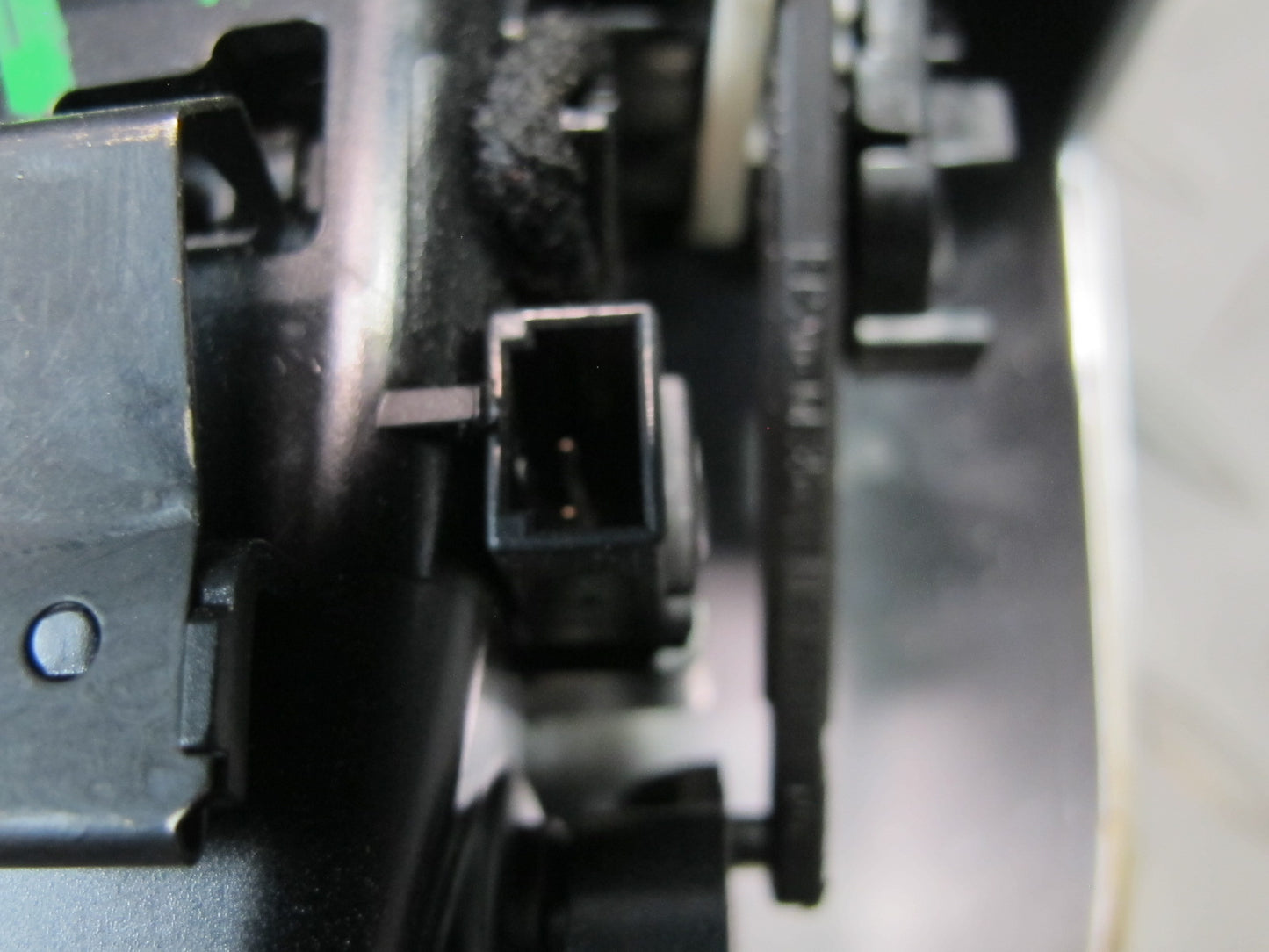 2011-2018 Porsche Cayenne 958 Rear Right Side Center A/C Heater Air Vent Grille