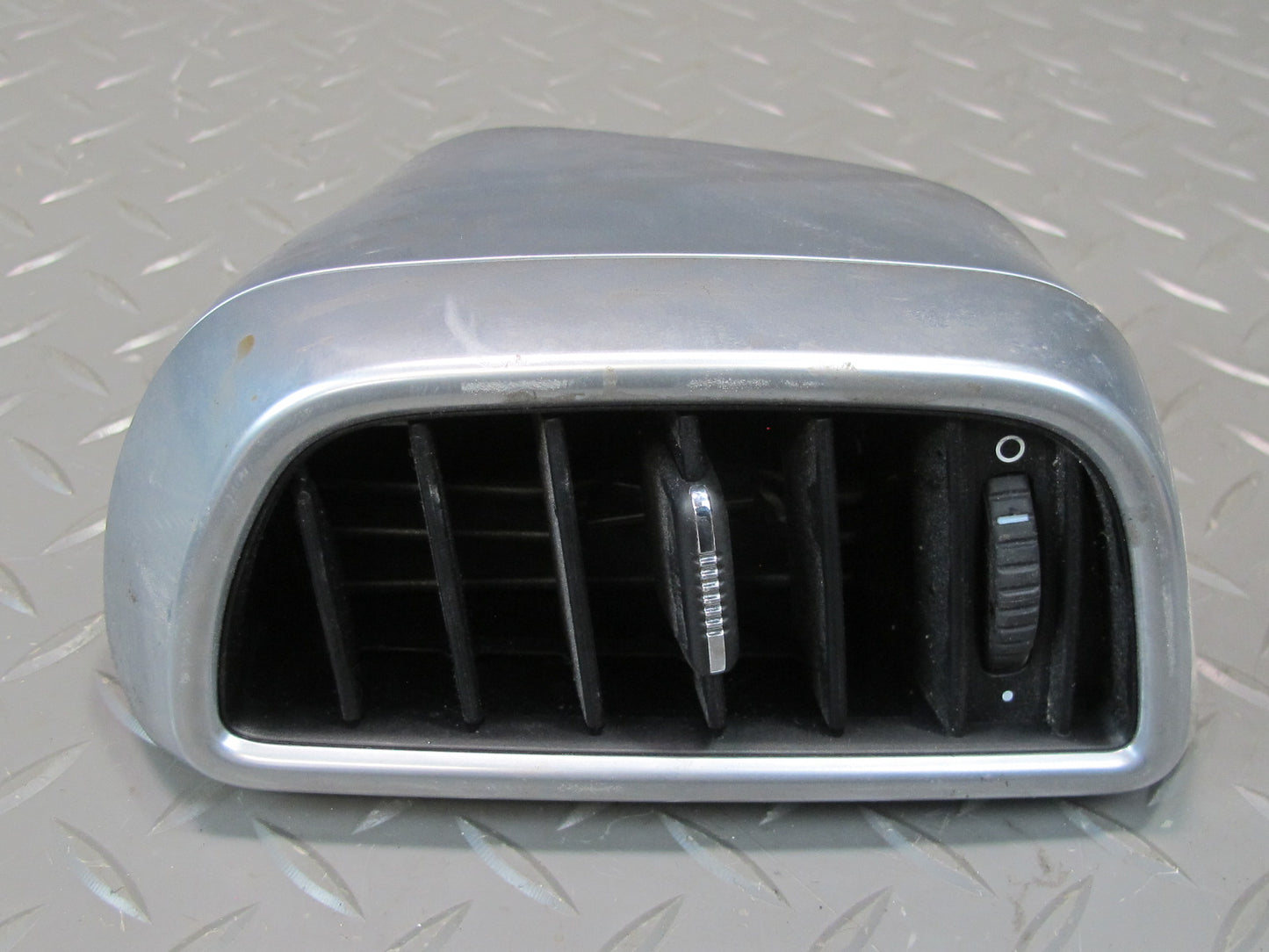 2011-2018 Porsche Cayenne 958 Rear Right Side Center A/C Heater Air Vent Grille