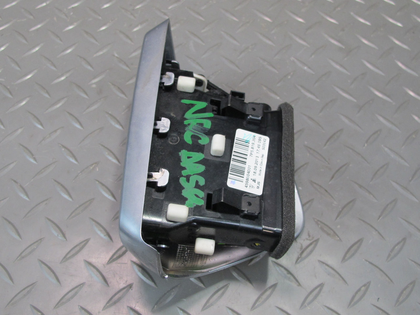 2011-2018 Porsche Cayenne 958 Rear Right Side Center A/C Heater Air Vent Grille