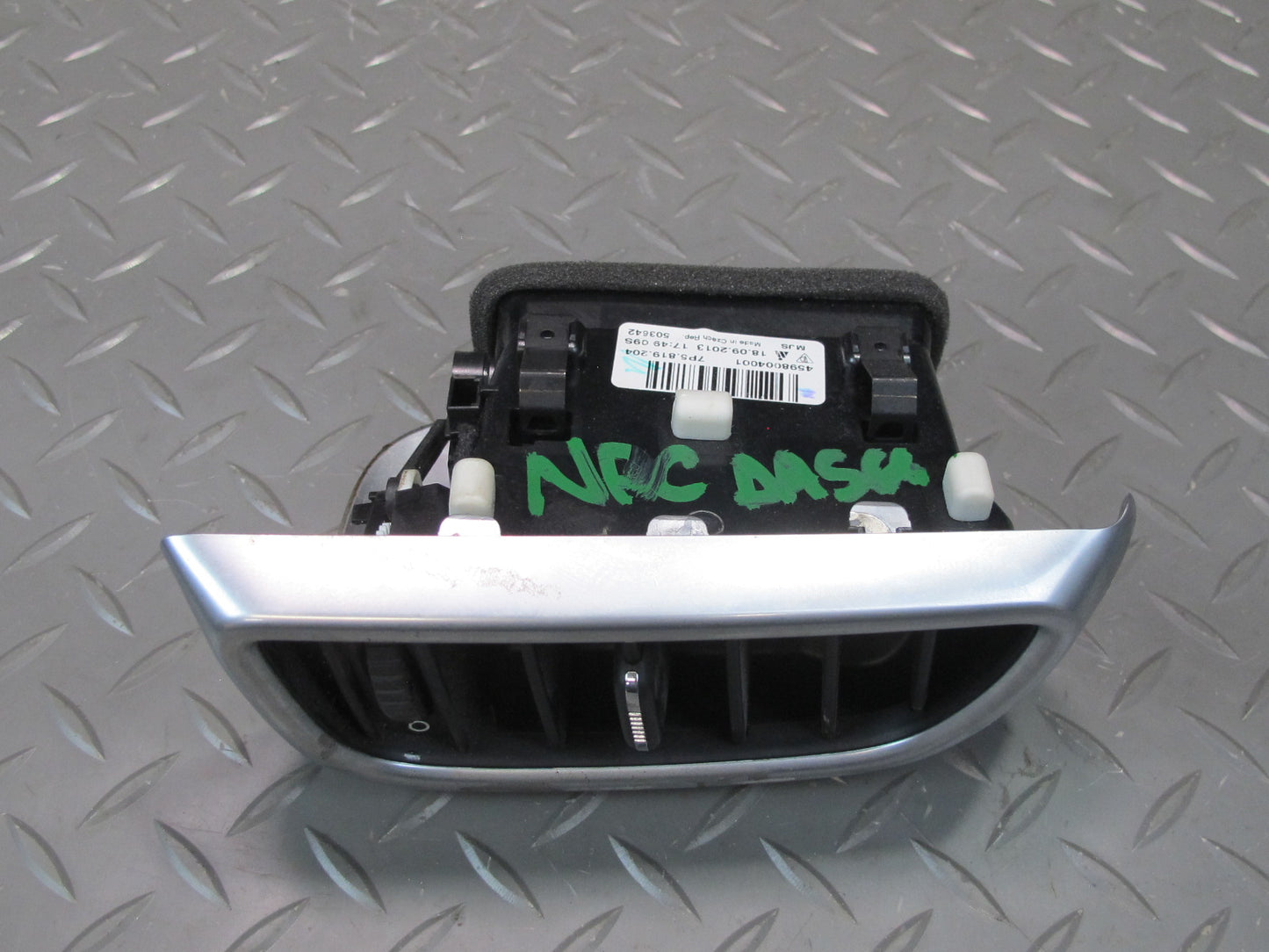 2011-2018 Porsche Cayenne 958 Rear Right Side Center A/C Heater Air Vent Grille