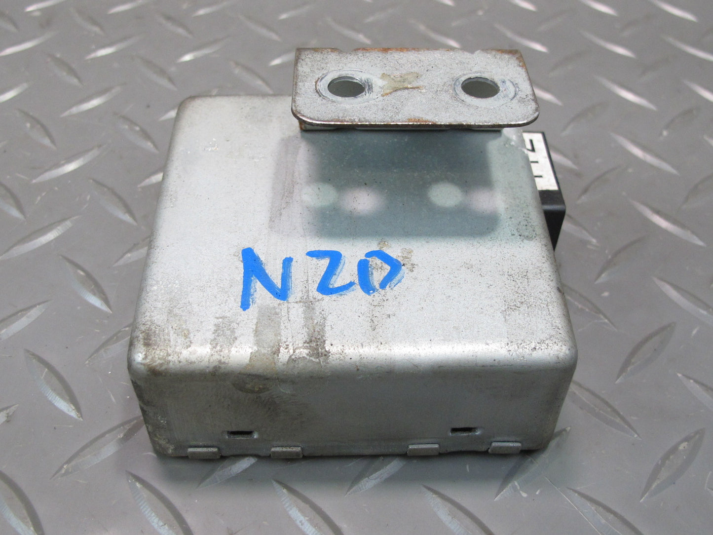 90-93 Nissan Z32 300ZX Theft Warning Control Module 28590-30P00 OEM