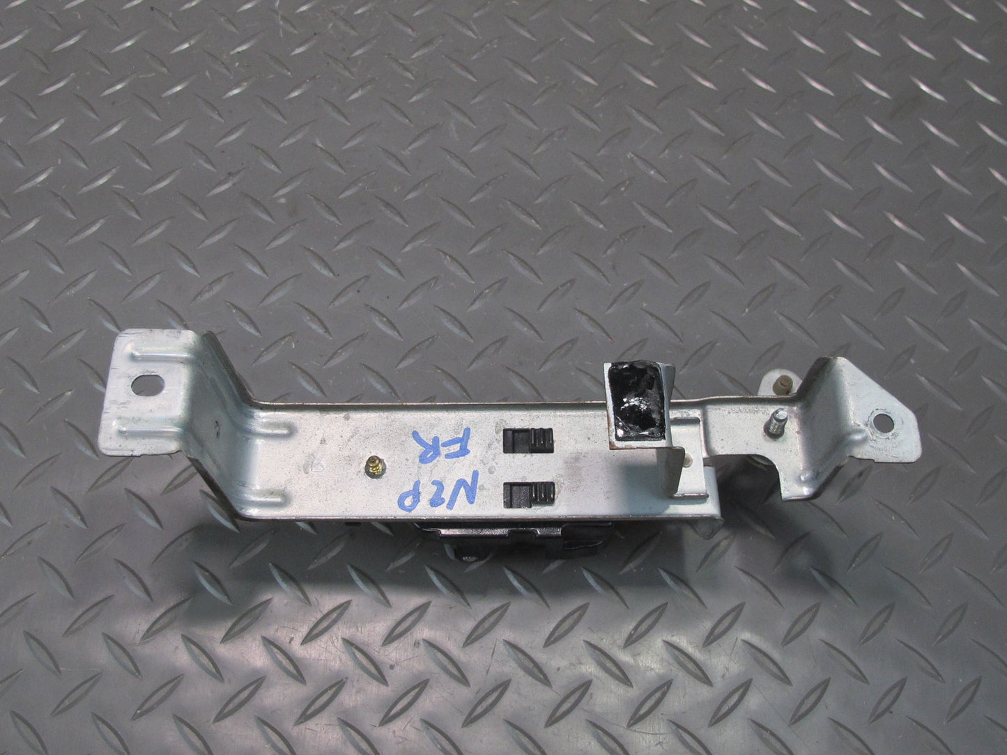 90-96 Nissan Z32 300ZX Coupe Right Door Interior Handle w Mount Bracket OEM