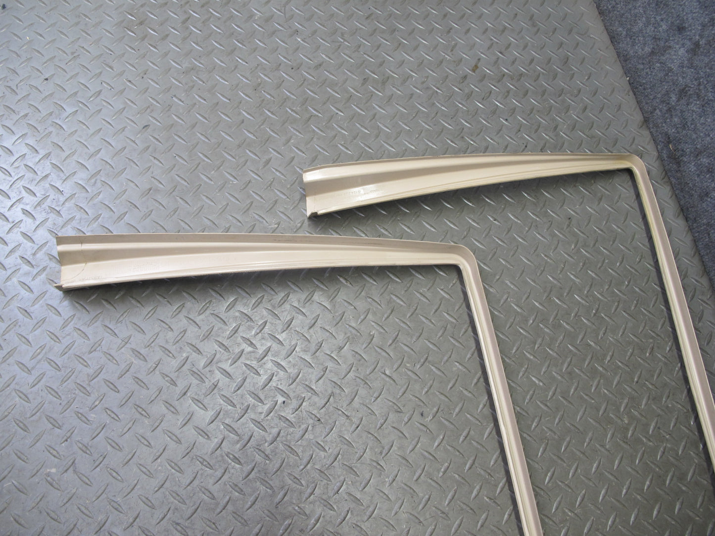 94-95 Mercedes W124 300D Sedan Set of 4 Front & Rear Door Window Frame Trim OEM