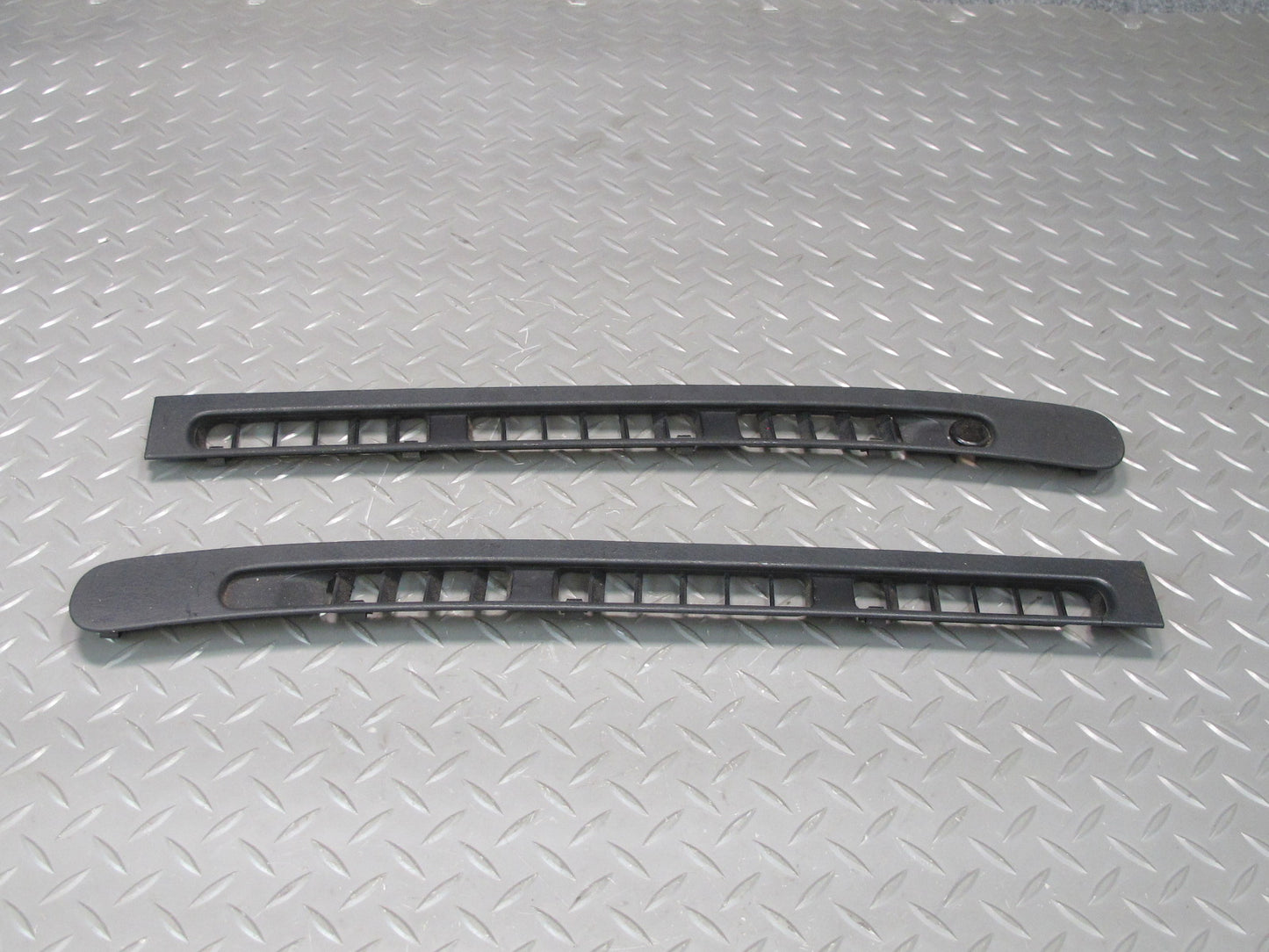 90-95 Nissan Z32 300ZX Dash Front Windshield Defrost Air Vent Grille Set OEM