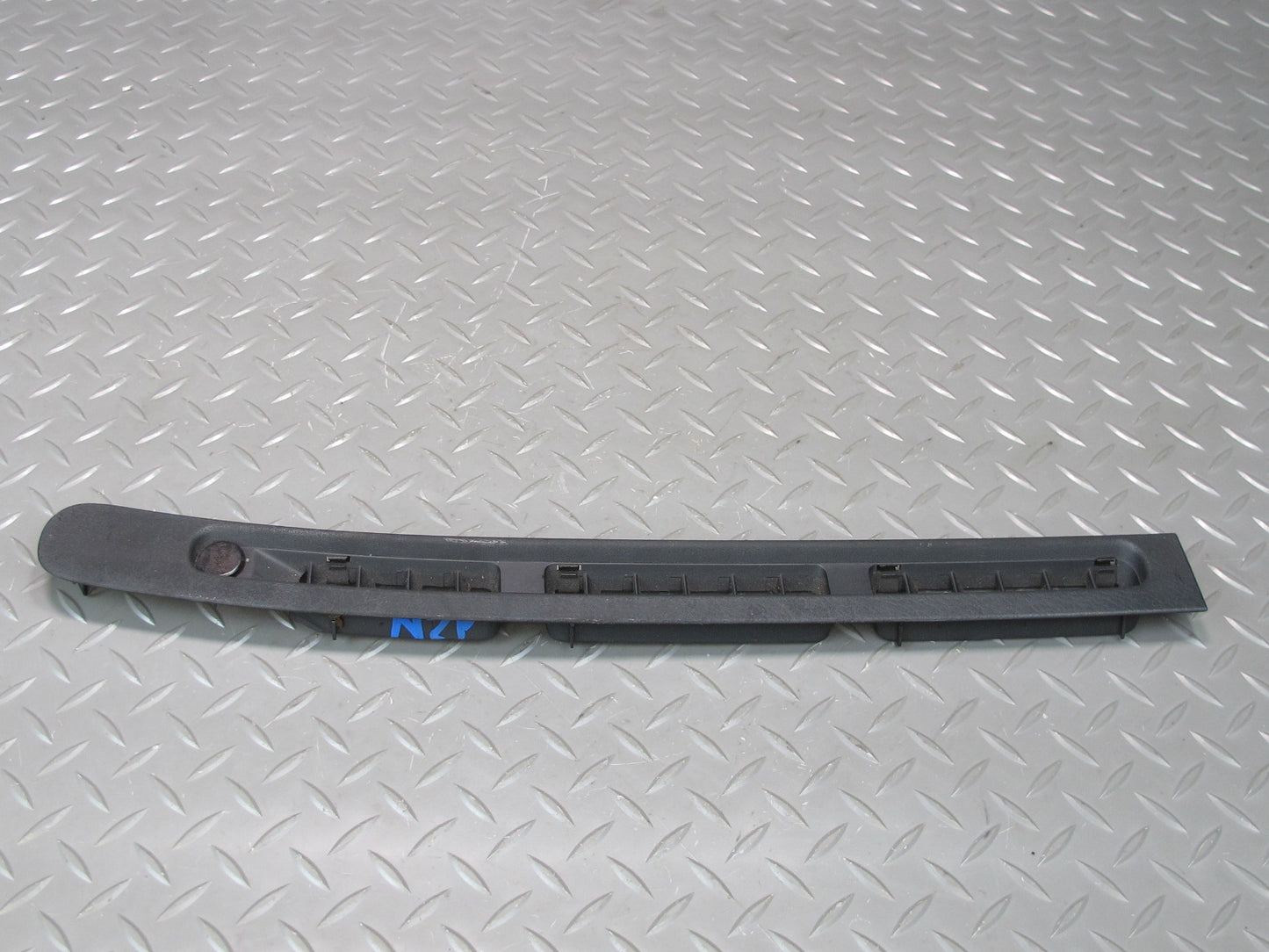 90-95 Nissan Z32 300ZX Dash Front Windshield Defrost Air Vent Grille Set OEM