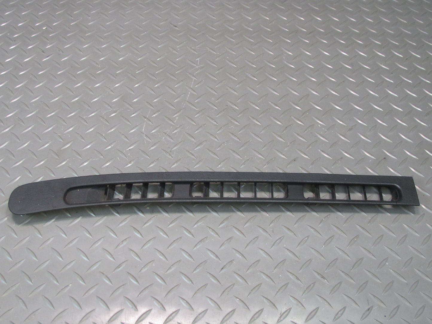 90-95 Nissan Z32 300ZX Dash Front Windshield Defrost Air Vent Grille Set OEM