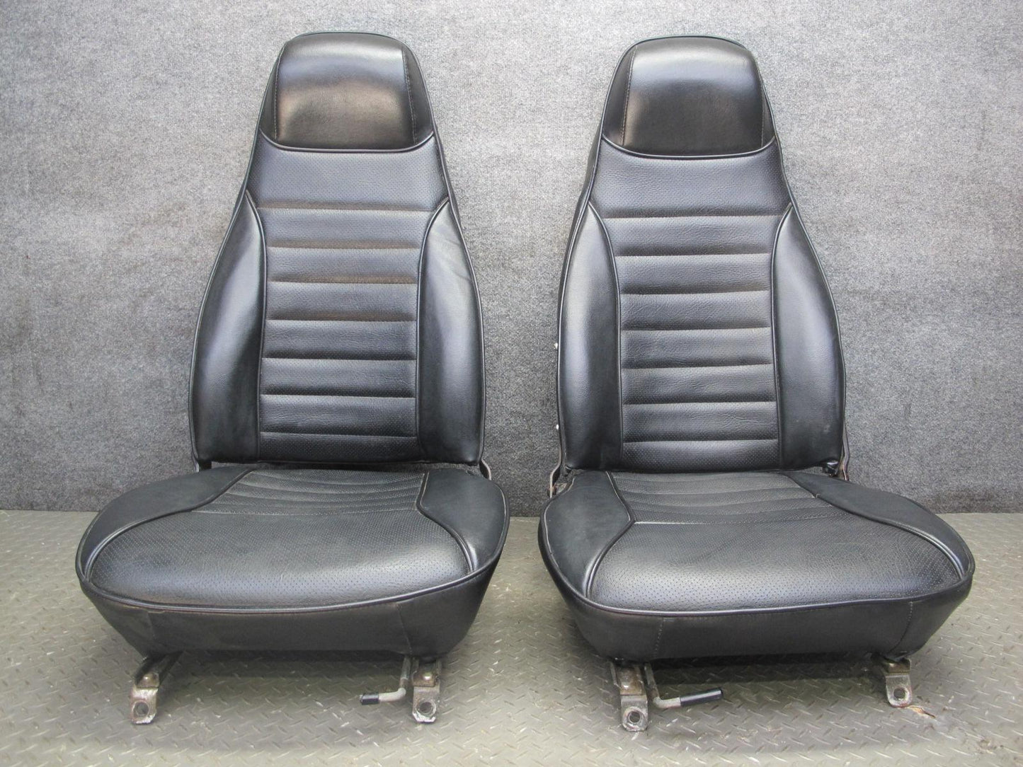 77-78 Datsun S30 280Z Set of 2 Front Left & Right Leather Seat Black OEM