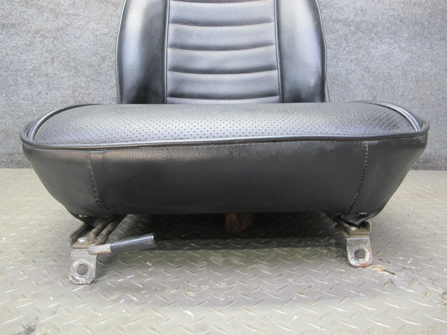 77-78 Datsun S30 280Z Set of 2 Front Left & Right Leather Seat Black OEM