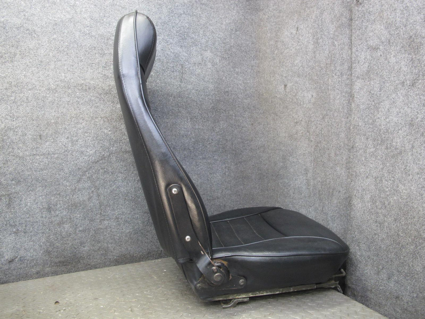 77-78 Datsun S30 280Z Set of 2 Front Left & Right Leather Seat Black OEM