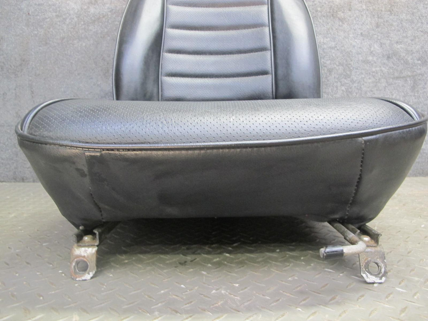 77-78 Datsun S30 280Z Set of 2 Front Left & Right Leather Seat Black OEM