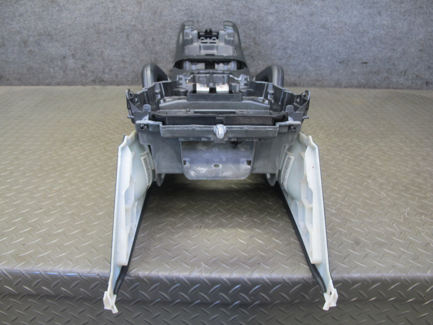 2011-2018 Porsche Cayenne 958 Front Dash Center Console Frame Panel Assembly