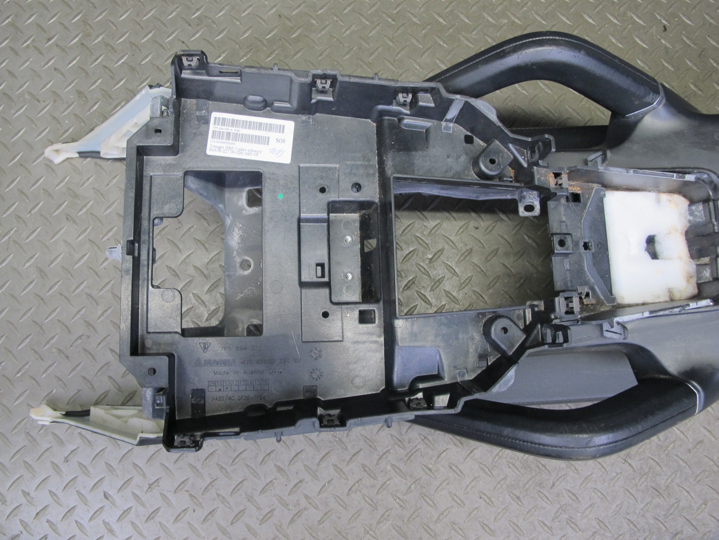 2011-2018 Porsche Cayenne 958 Front Dash Center Console Frame Panel Assembly