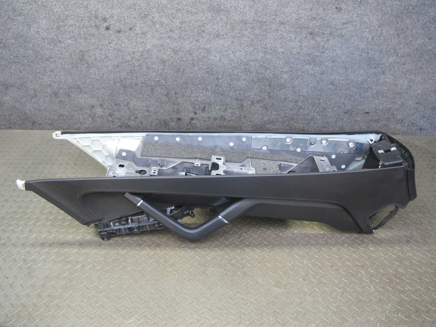 2011-2018 Porsche Cayenne 958 Front Dash Center Console Frame Panel Assembly