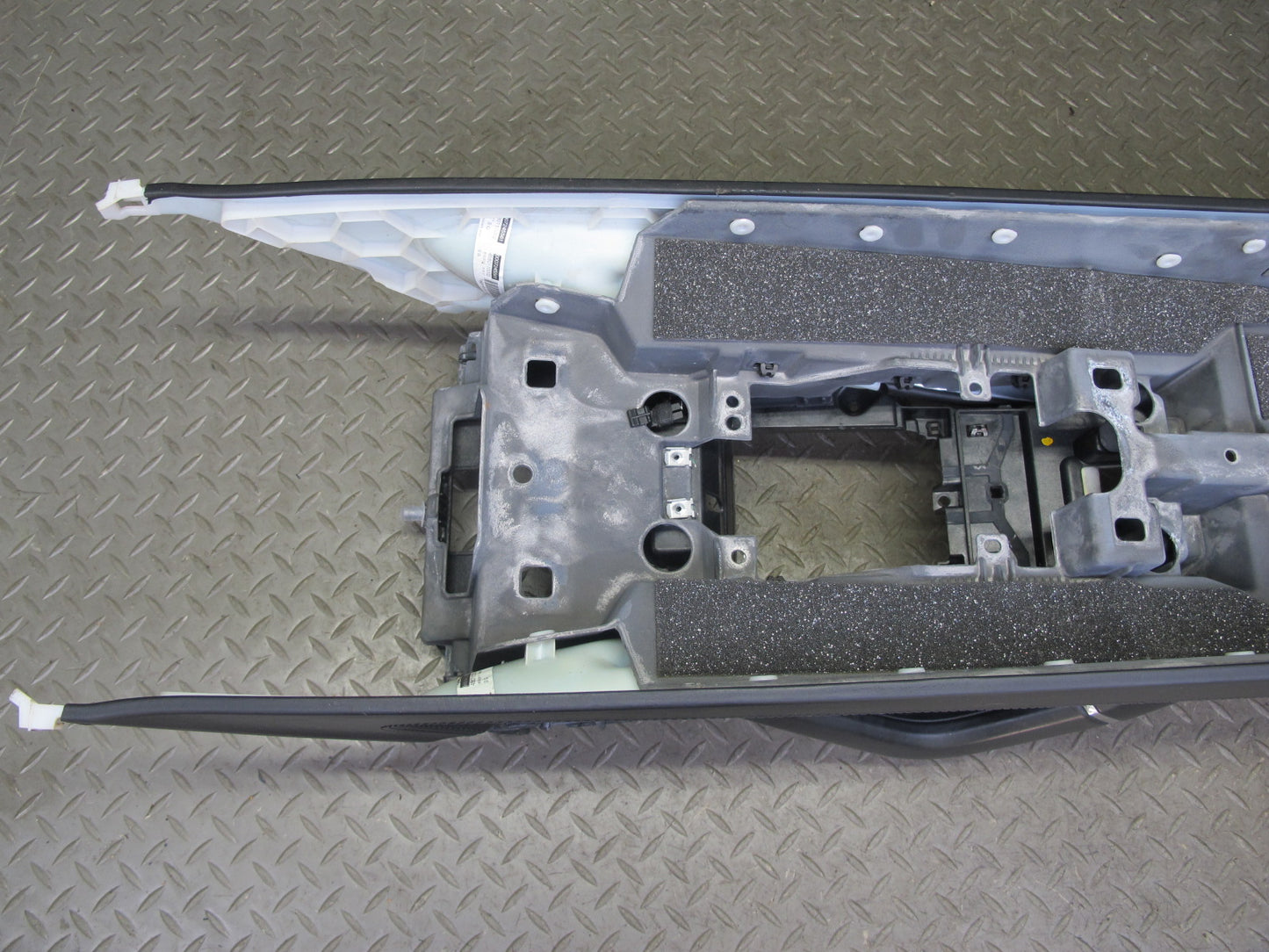 2011-2018 Porsche Cayenne 958 Front Dash Center Console Frame Panel Assembly