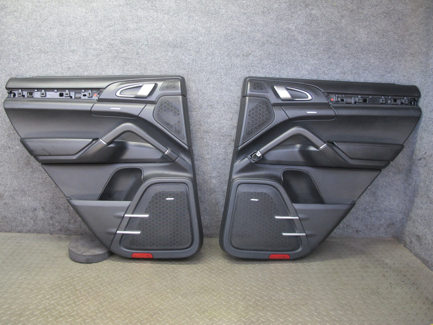 11-18 Porsche Cayenne 958 Rear Left Right Side Interior Door Panel W/ Shade Set