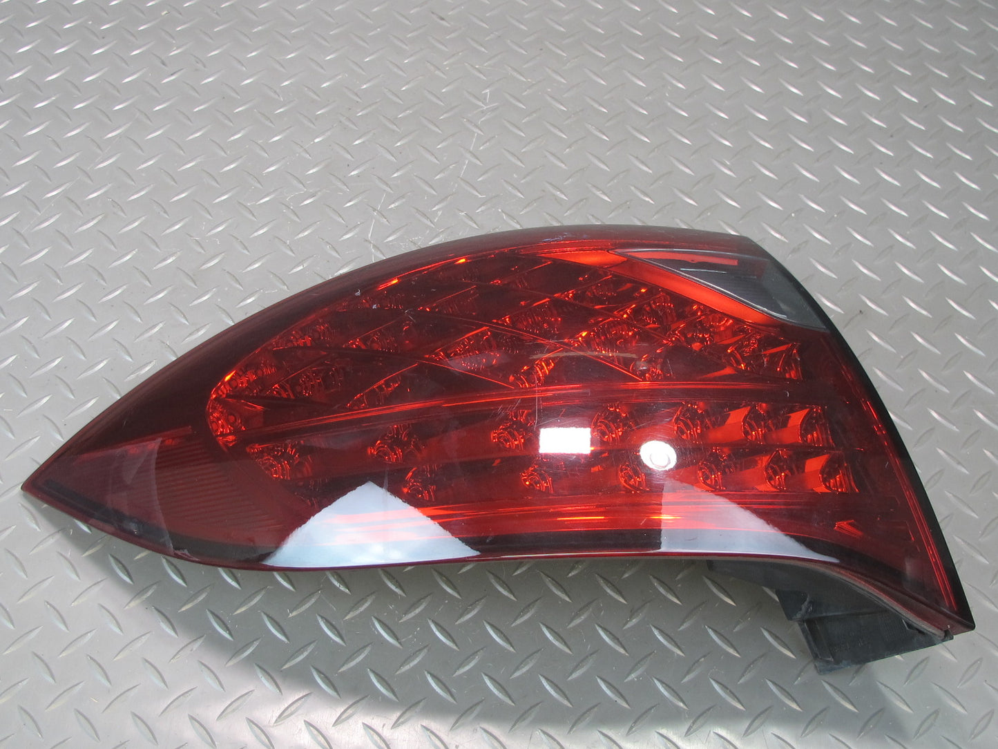 2011-2014 Porsche Cayenne 958 Rear Left Drvier Side Outer Tail Light Lamp