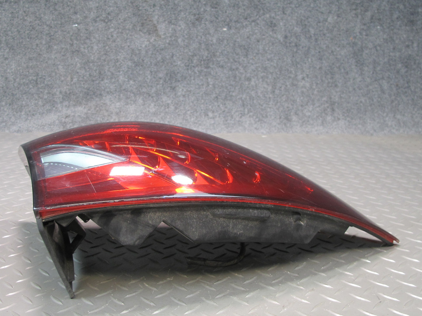 2011-2014 Porsche Cayenne 958 Rear Left Drvier Side Outer Tail Light Lamp