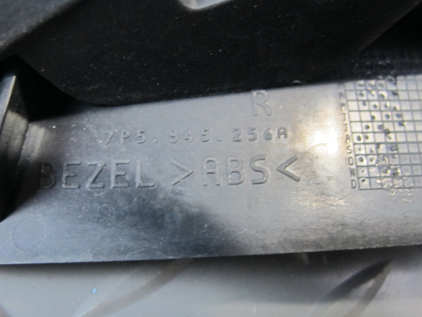 2011-2014 Porsche Cayenne 958 Rear Right Passenger Side Outer Tail Light Lamp