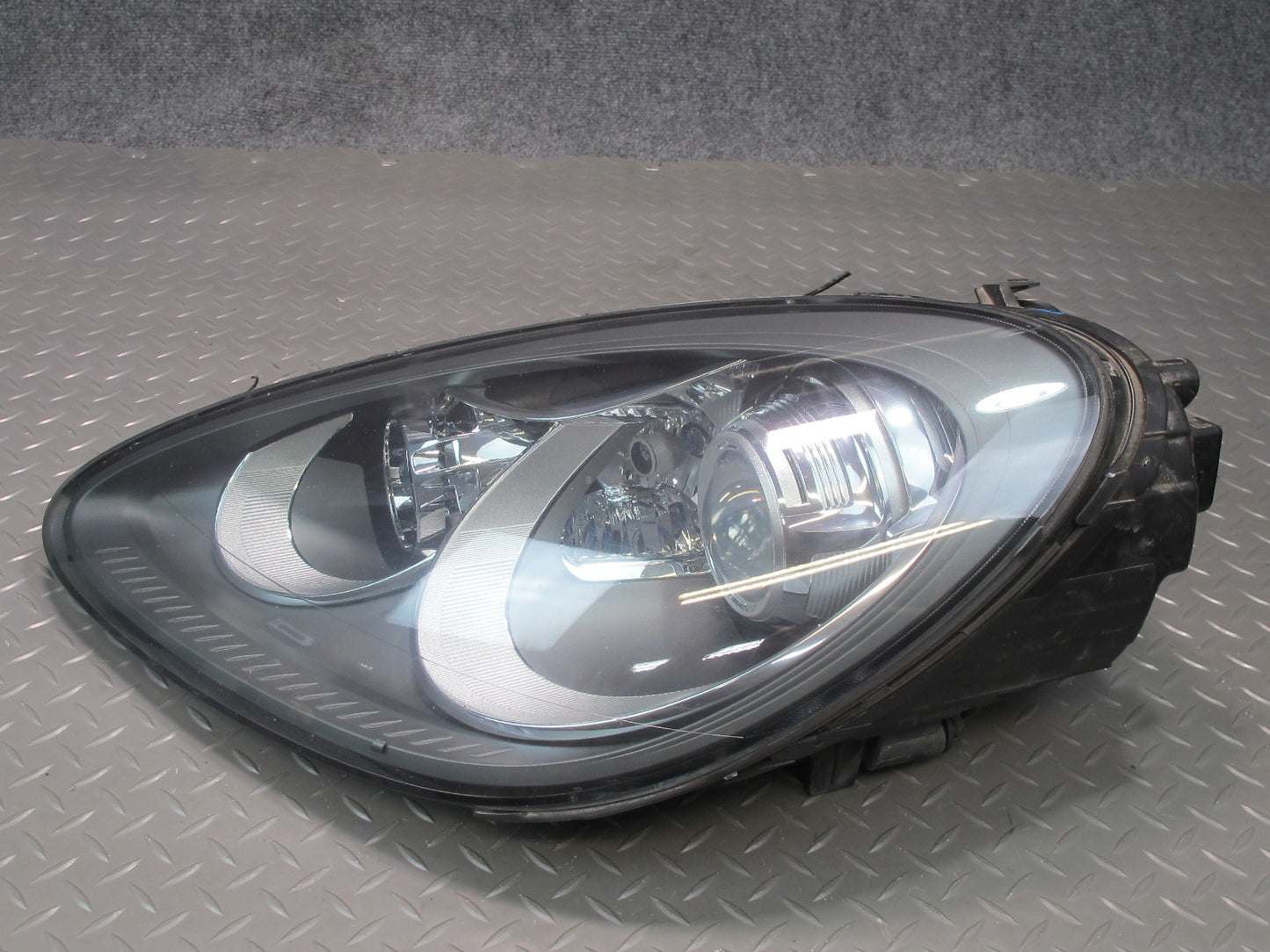 2011-2014 Porsche Cayenne 958 Front Left Xenon AFS HID Headlight Lamp