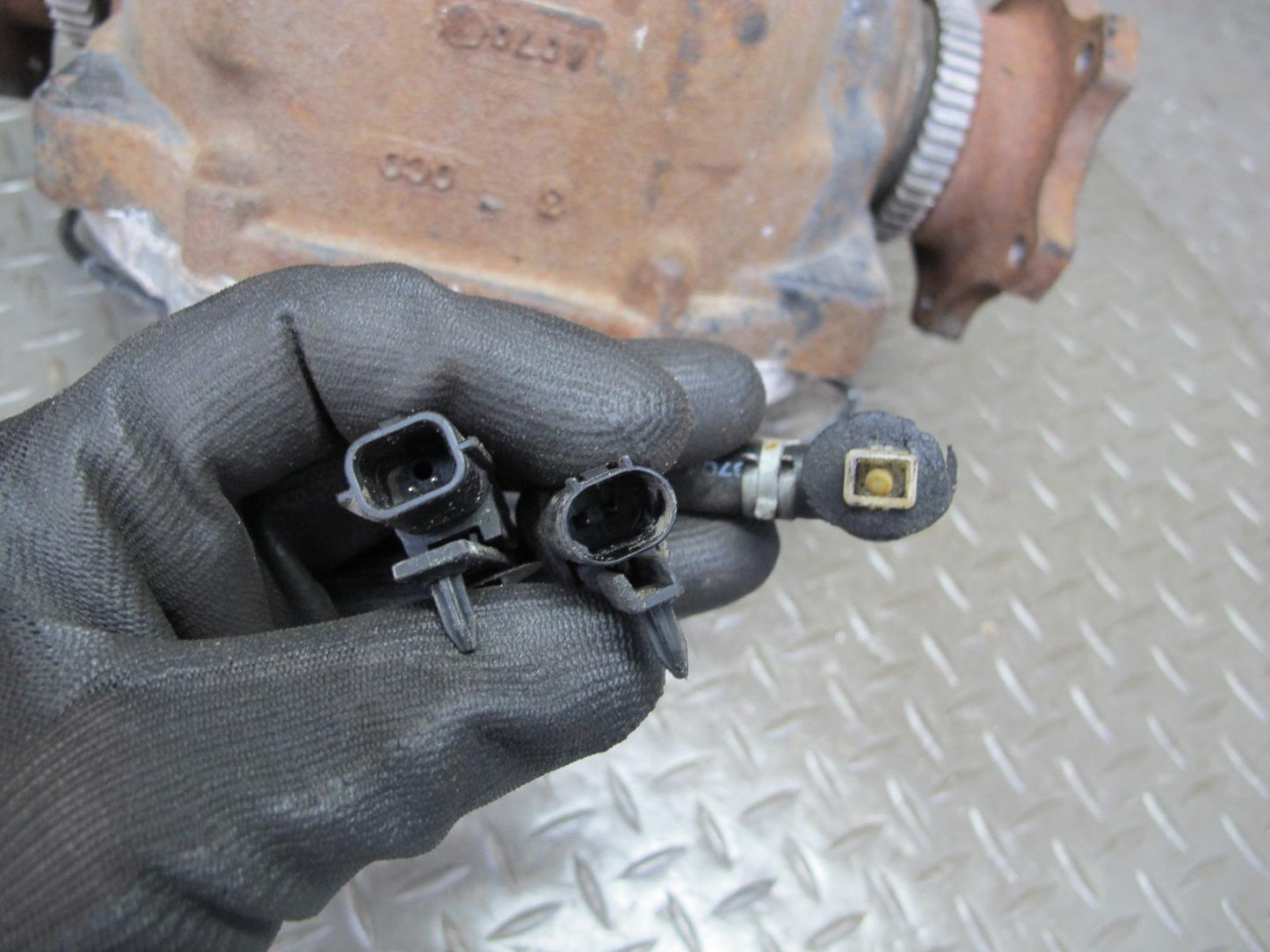 11-20 Nissan Z34 370Z M/T LSD Rear Differential Carrier 3.69 Ratio 98K Miles OEM