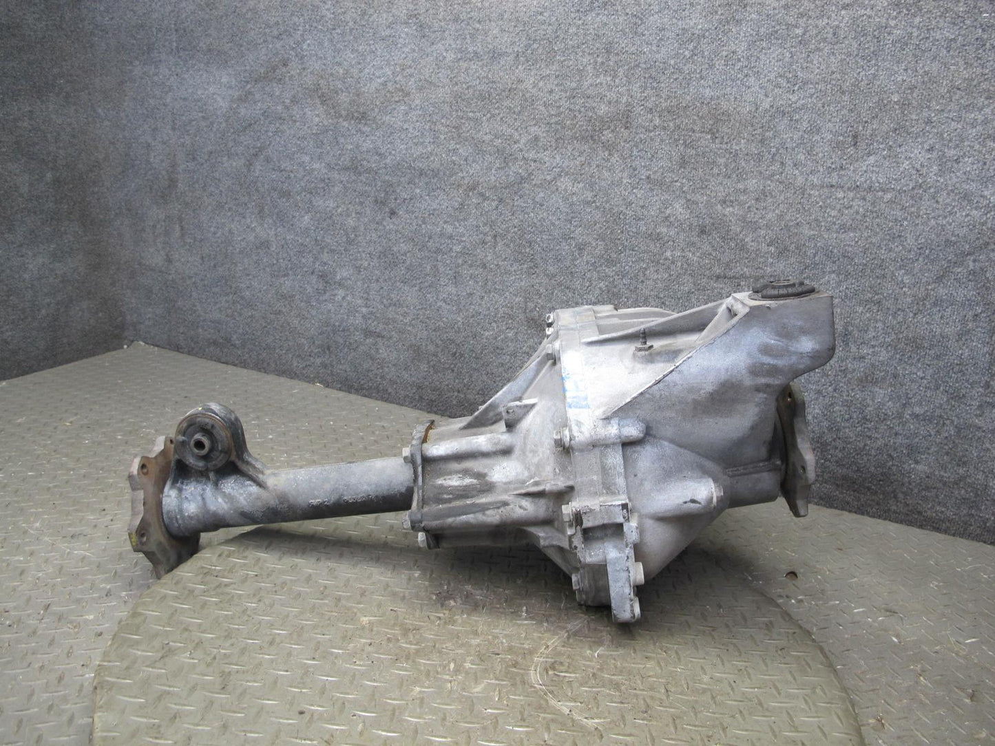 2008-2009 Hummer H2 4WD 4x4 Front Differential Carrier 3.73 Ratio