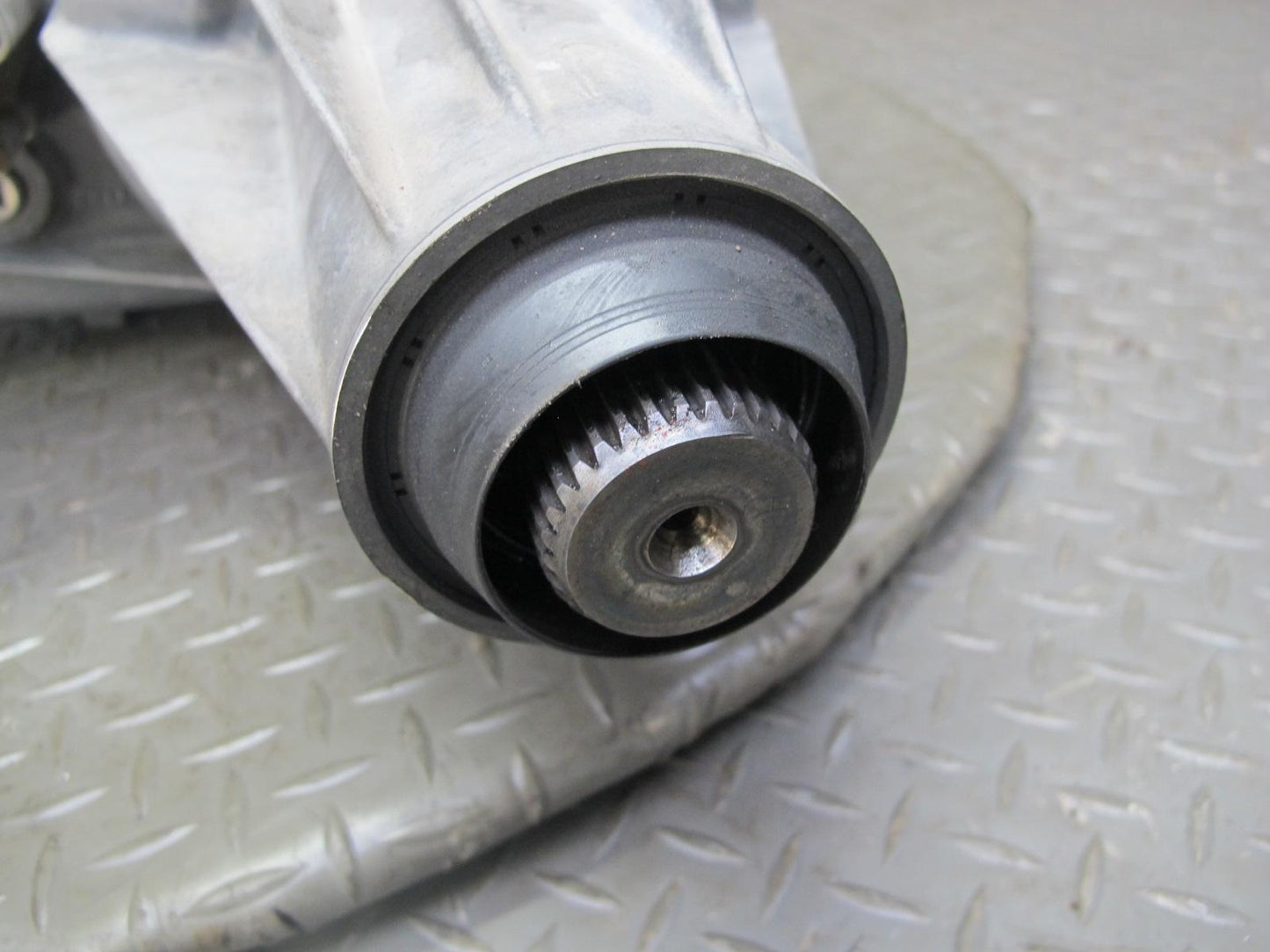 2008-2009 Hummer H2 Transfer Case Box w Motor