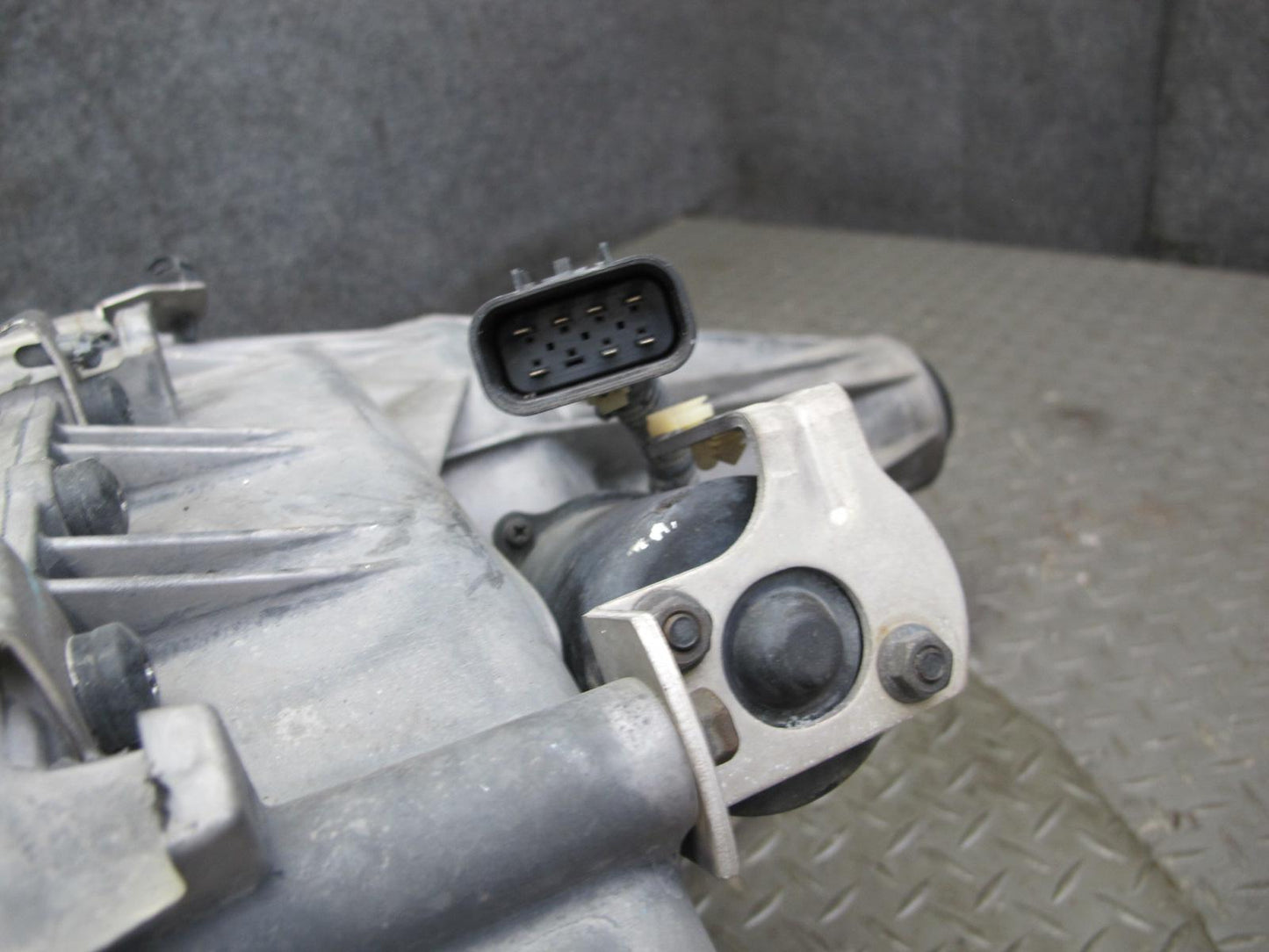 2008-2009 Hummer H2 Transfer Case Box w Motor